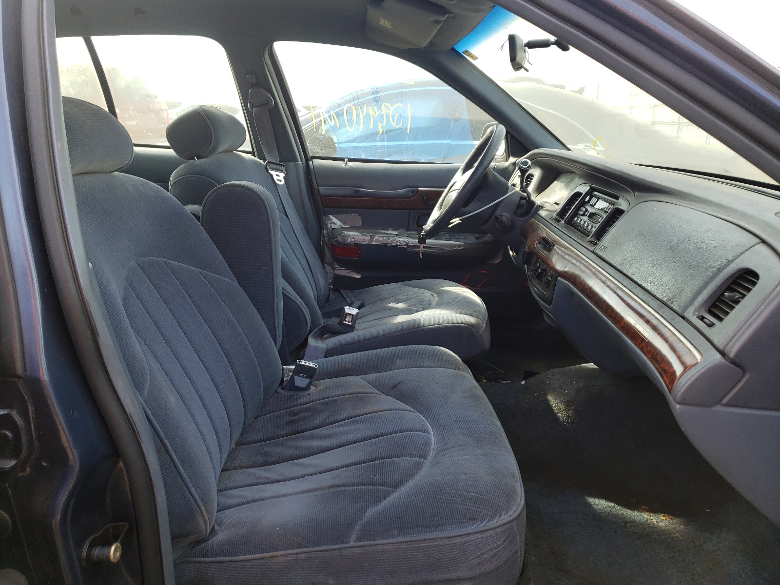 Photo 5 from auction – 1997 MERCURY GRAND MARQ with VIN 2MELM74W7VX718788