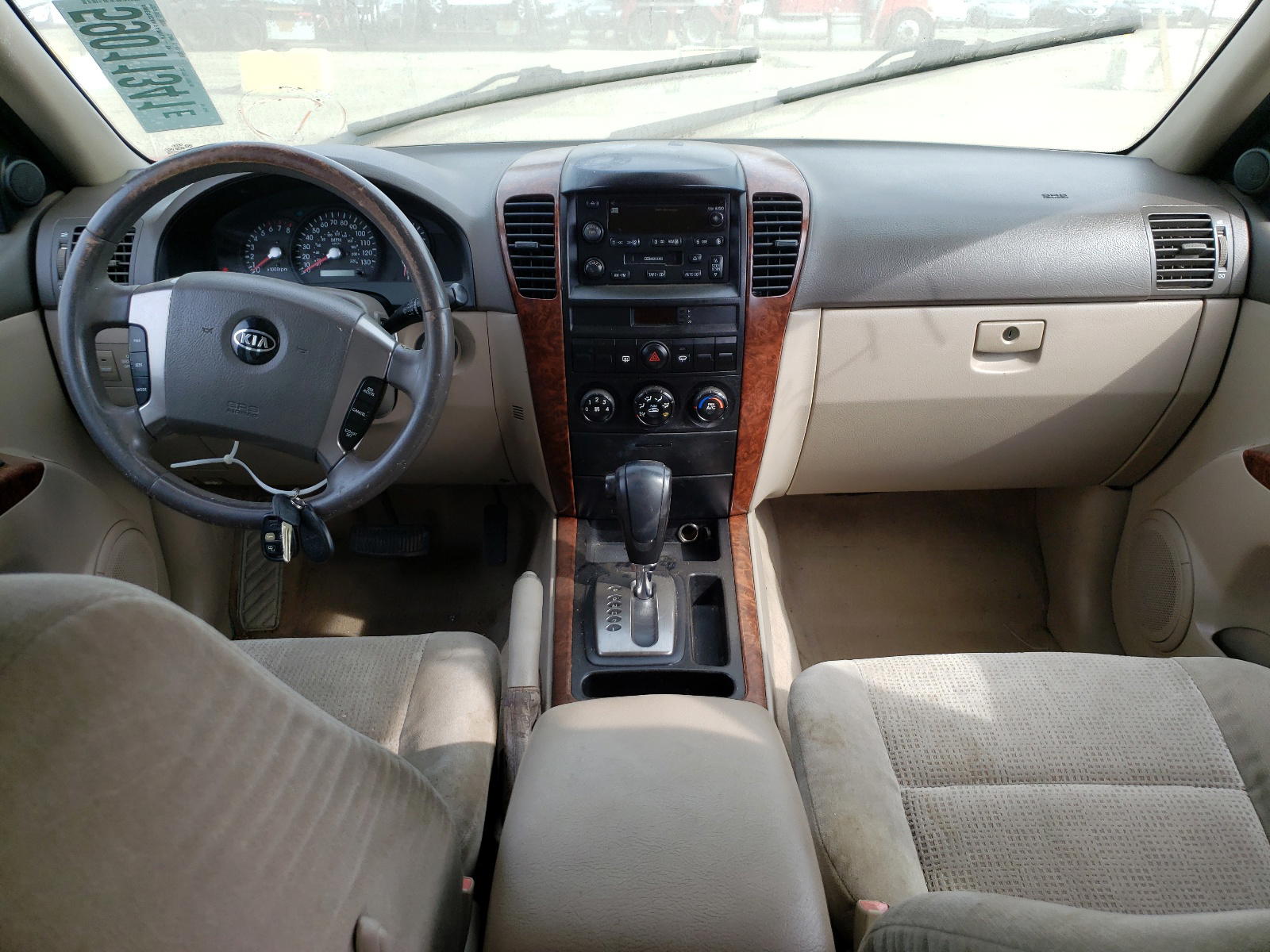 Photo 9 from auction – 2004 KIA SORENTO EX with VIN KNDJD733445194497
