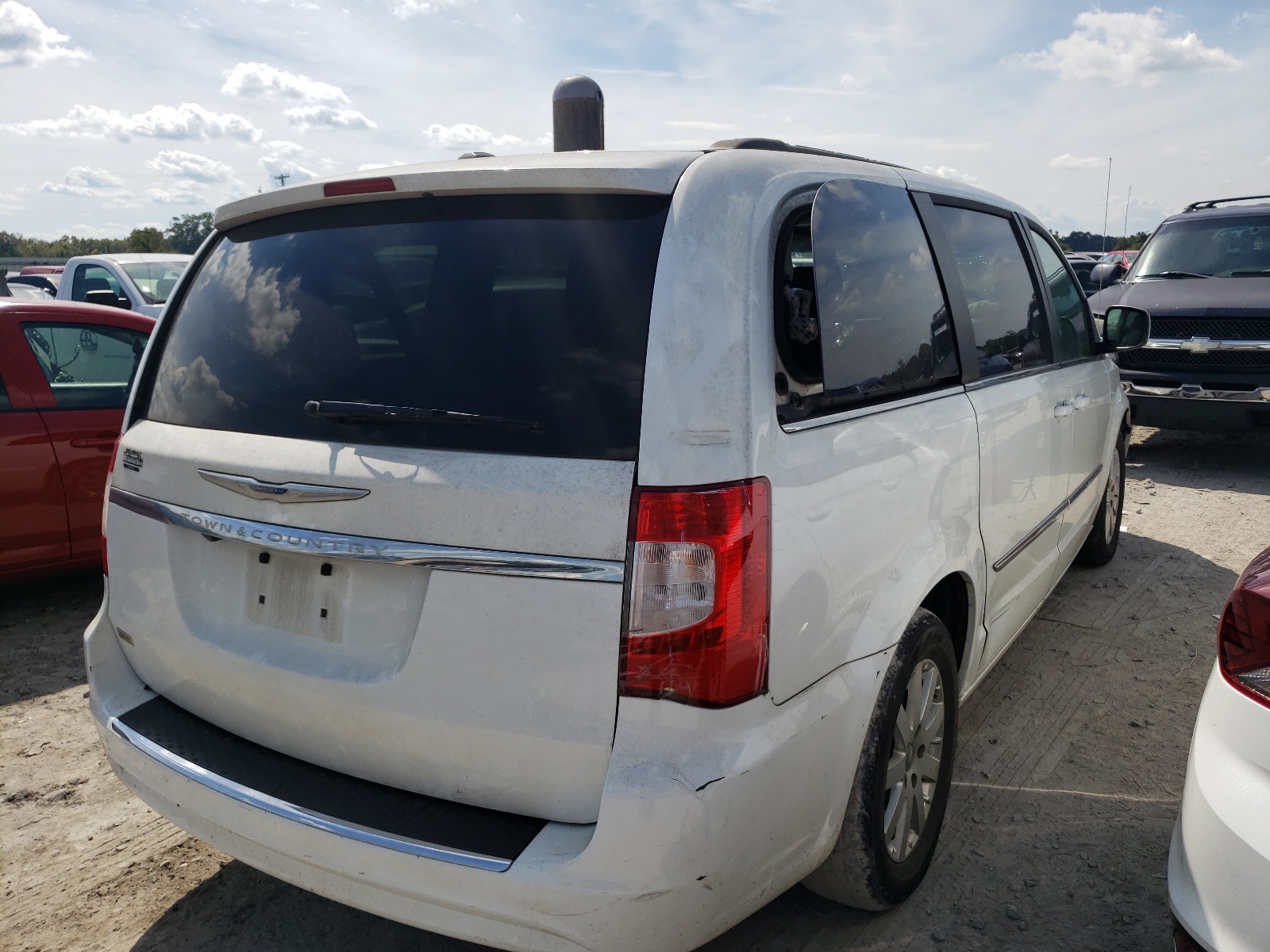 Photo 4 from auction – 2014 CHRYSLER TOWN & COU with VIN 2C4RC1BG0ER383305