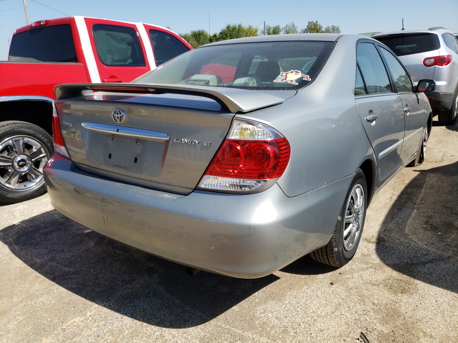 Photo 4 from auction – 2005 TOYOTA CAMRY LE with VIN 4T1BE30K25U638355