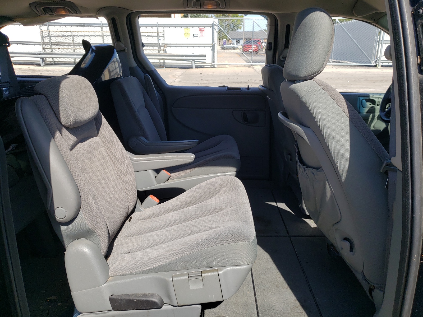Photo 6 from auction – 2006 CHRYSLER TOWN & COU with VIN 2A4GP54L46R866322