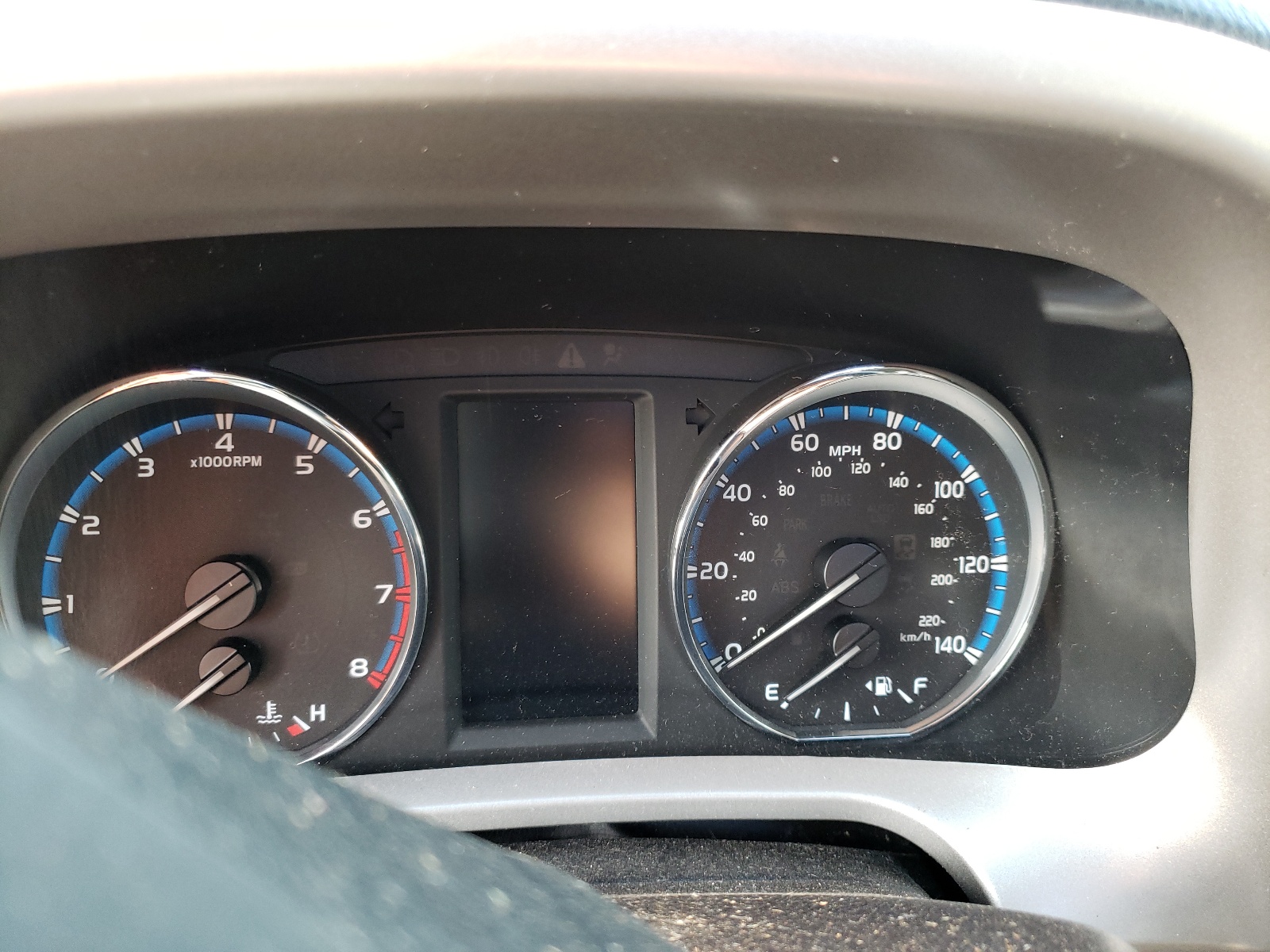 Photo 8 from auction – 2017 TOYOTA RAV4 LIMIT with VIN 2T3YFREV6HW329268
