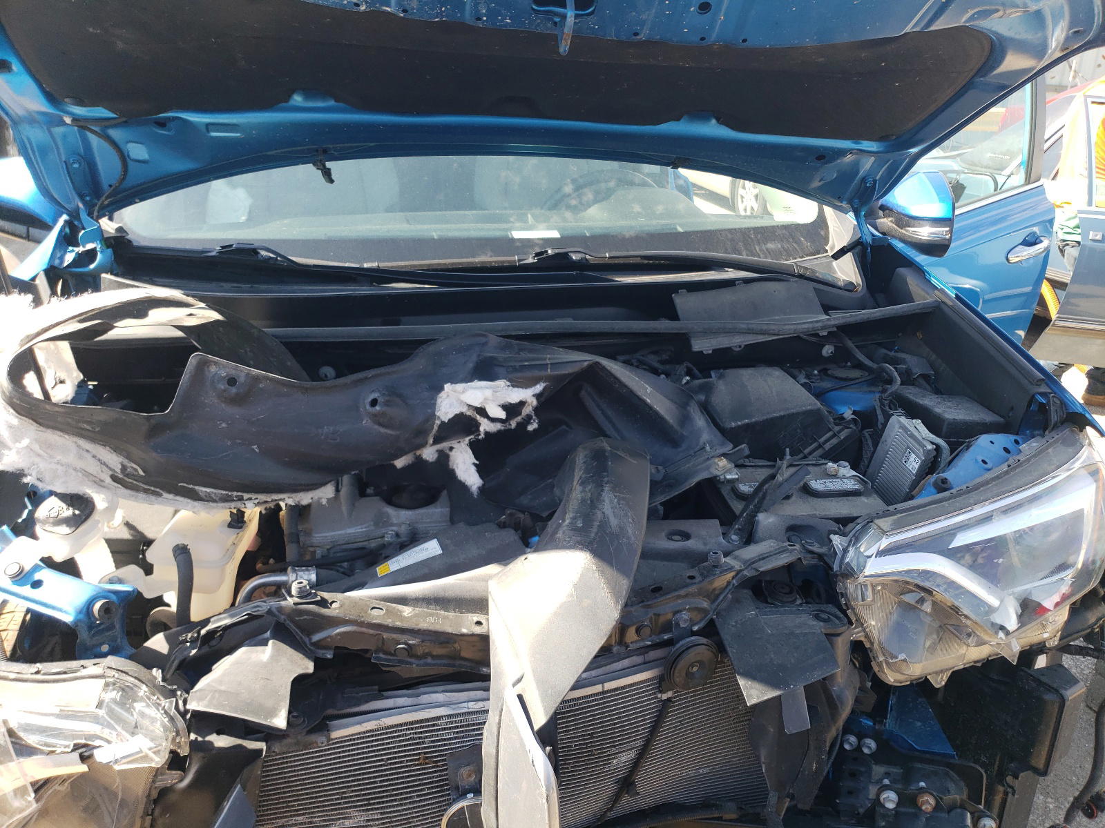 Photo 7 from auction – 2017 TOYOTA RAV4 LIMIT with VIN 2T3DFREV0HW544949