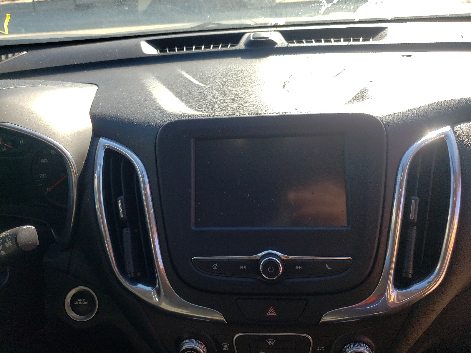 Photo 9 from auction – 2018 CHEVROLET EQUINOX LT with VIN 2GNAXJEVXJ6322272