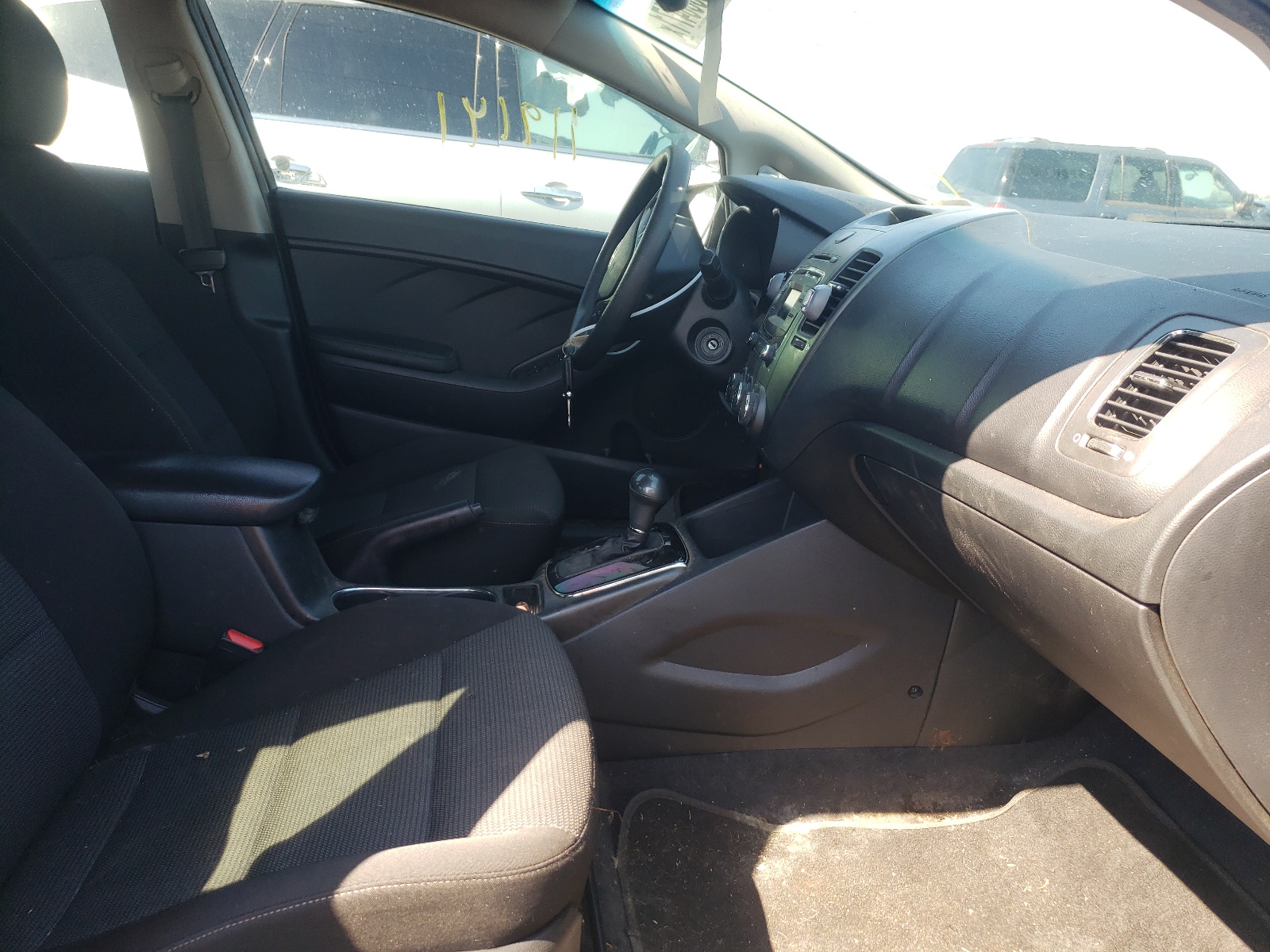 Zdjęcie 5 z aukcji – 2017 KIA FORTE LX z VIN 3KPFK4A79HE068940
