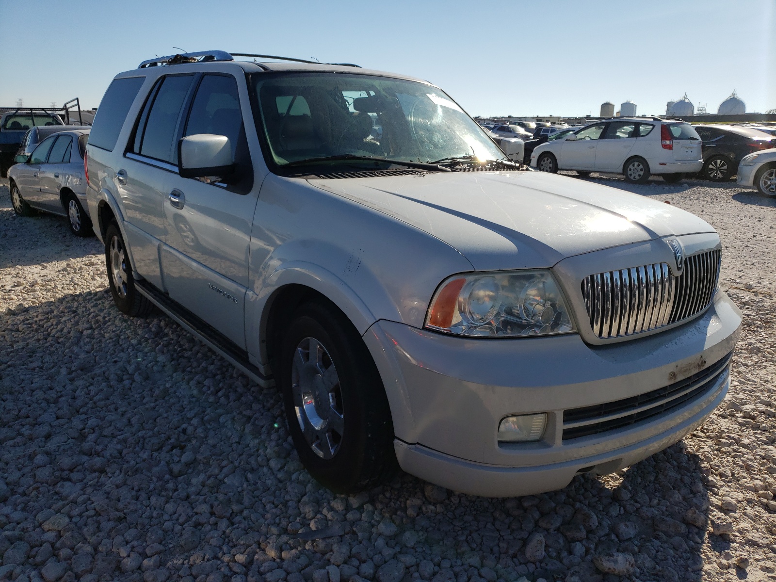 Photo 1 from auction – 2005 LINCOLN NAVIGATOR with VIN 5LMFU27585LJ08392