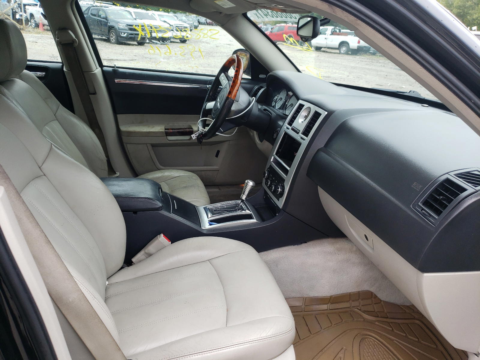 Photo 5 from auction – 2005 CHRYSLER 300C with VIN 2C3JA63H95H620861