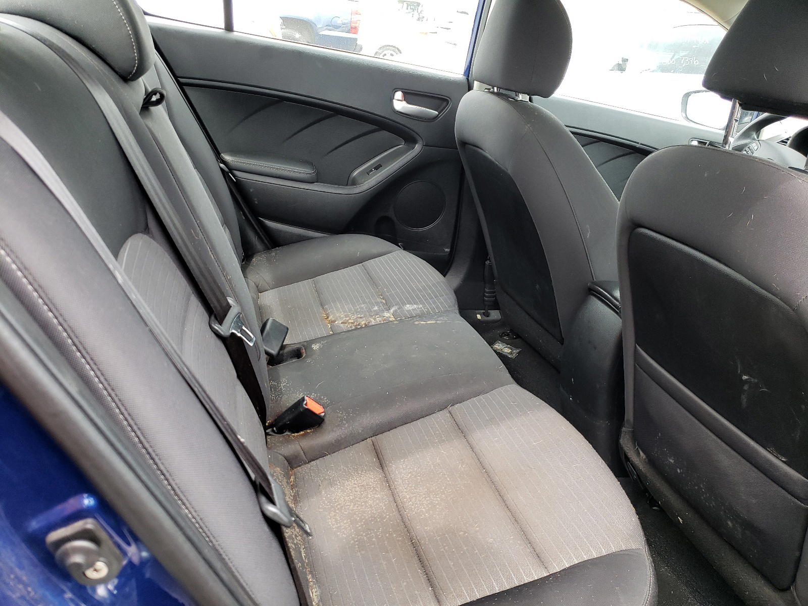 Photo 6 from auction – 2017 KIA FORTE LX with VIN 3KPFL4A76HE049114