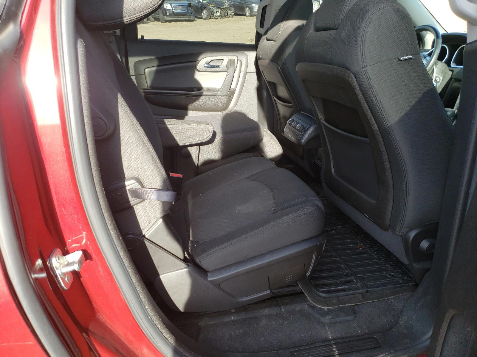 Photo 6 from auction – 2011 CHEVROLET TRAVERSE L with VIN 1GNKRGED6BJ122952