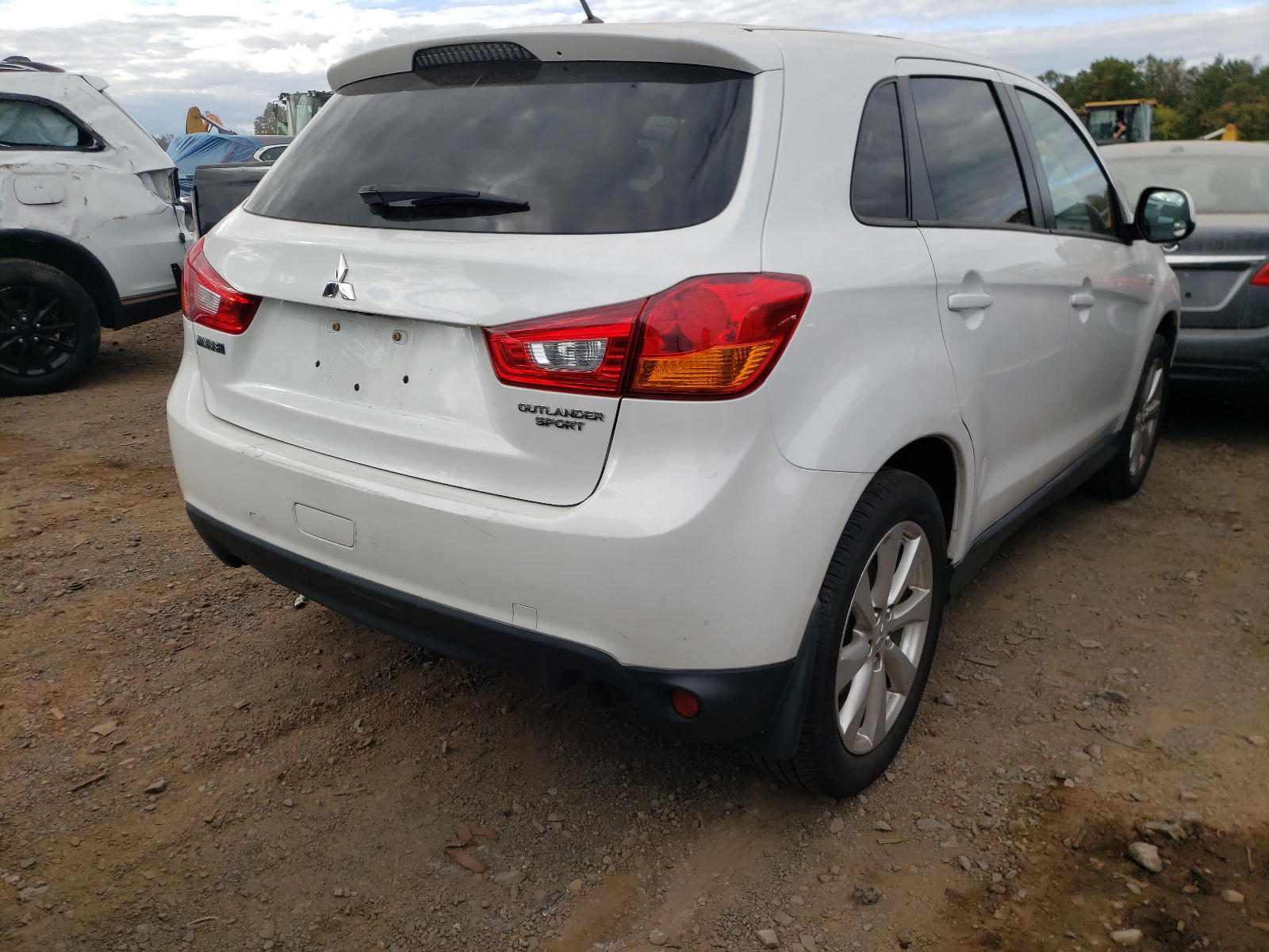 Photo 4 from auction – 2015 MITSUBISHI OUTLANDER with VIN 4A4AP3AW7FE033697