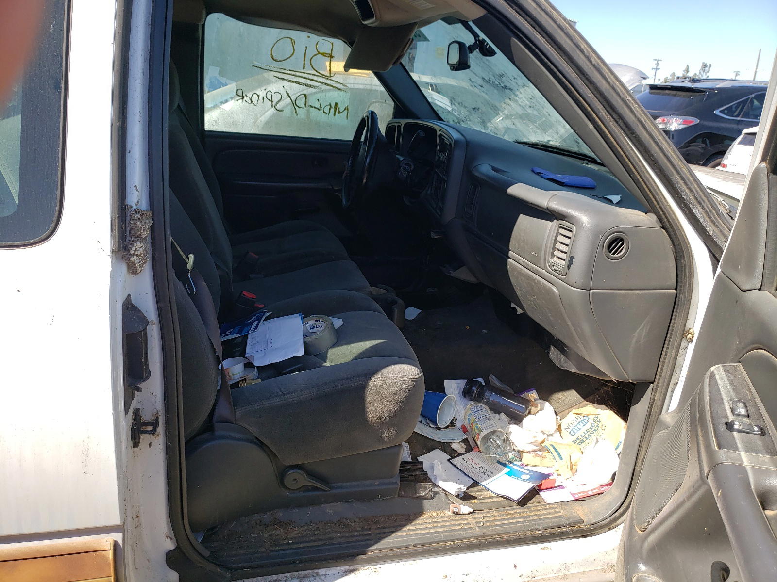 Photo 5 from auction – 2004 CHEVROLET SILVERADO with VIN 1GCEC19VX4Z102621