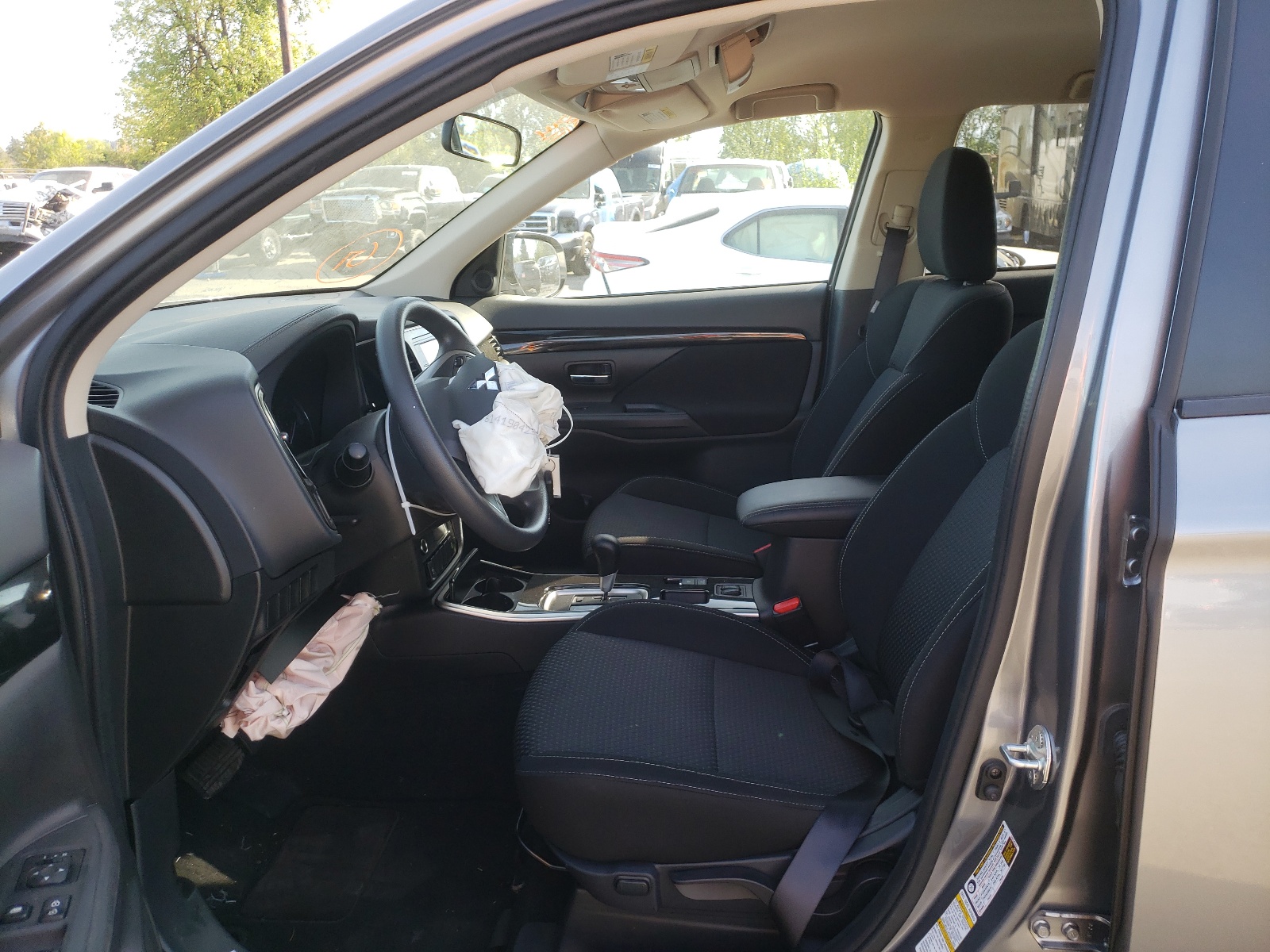 Photo 5 from auction – 2020 MITSUBISHI OUTLANDER with VIN JA4AD2A3XLZ005262