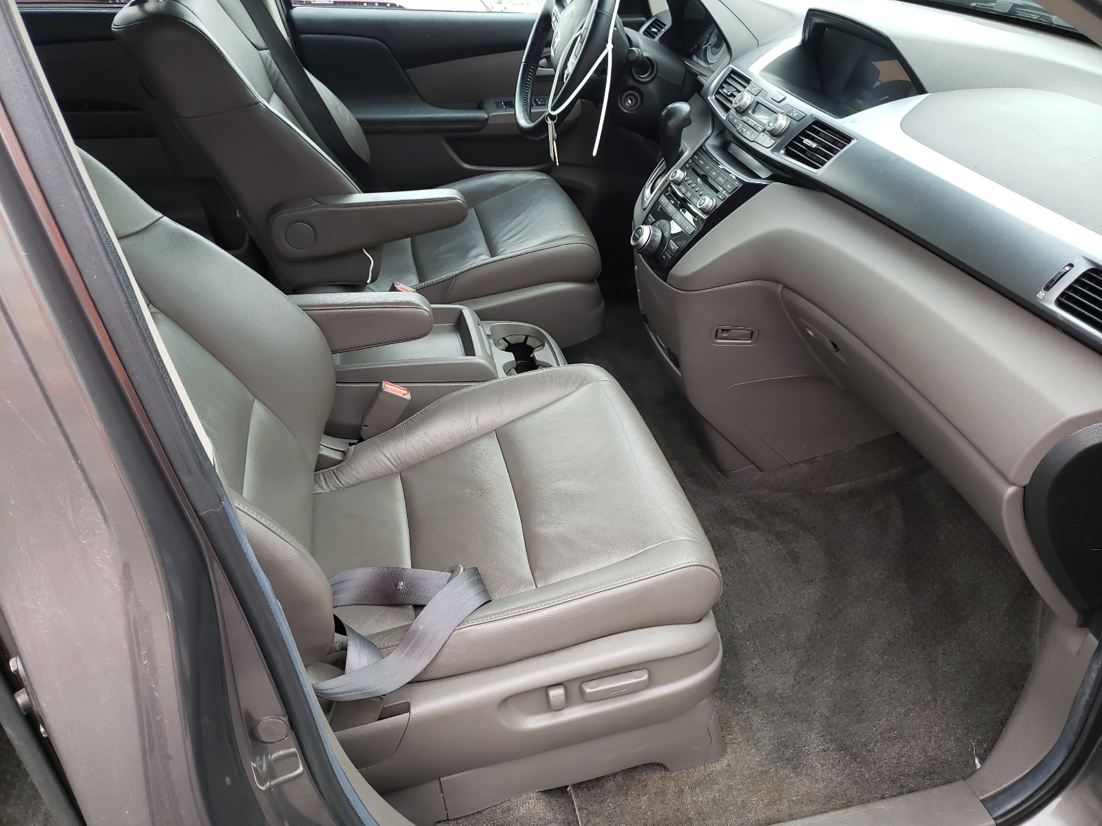 Photo 5 from auction – 2012 HONDA ODYSSEY TO with VIN 5FNRL5H97CB048549