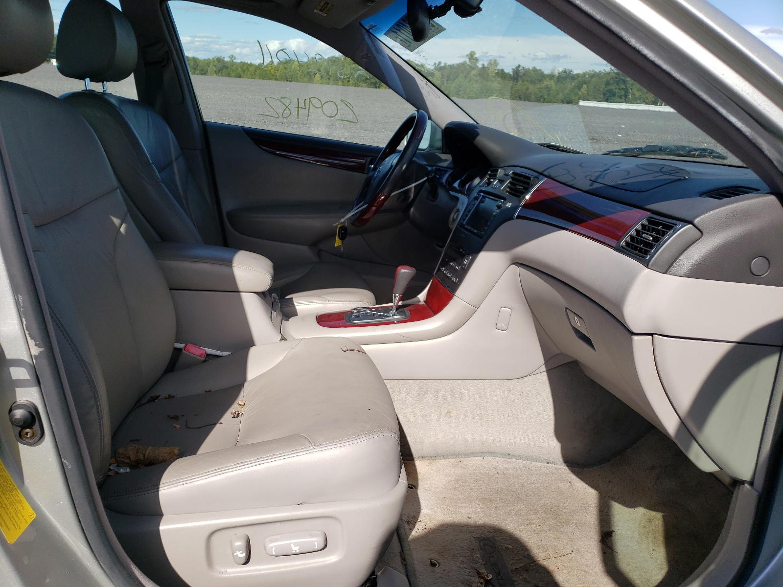Photo 5 from auction – 2004 LEXUS ES 330 with VIN JTHBA30G445013300
