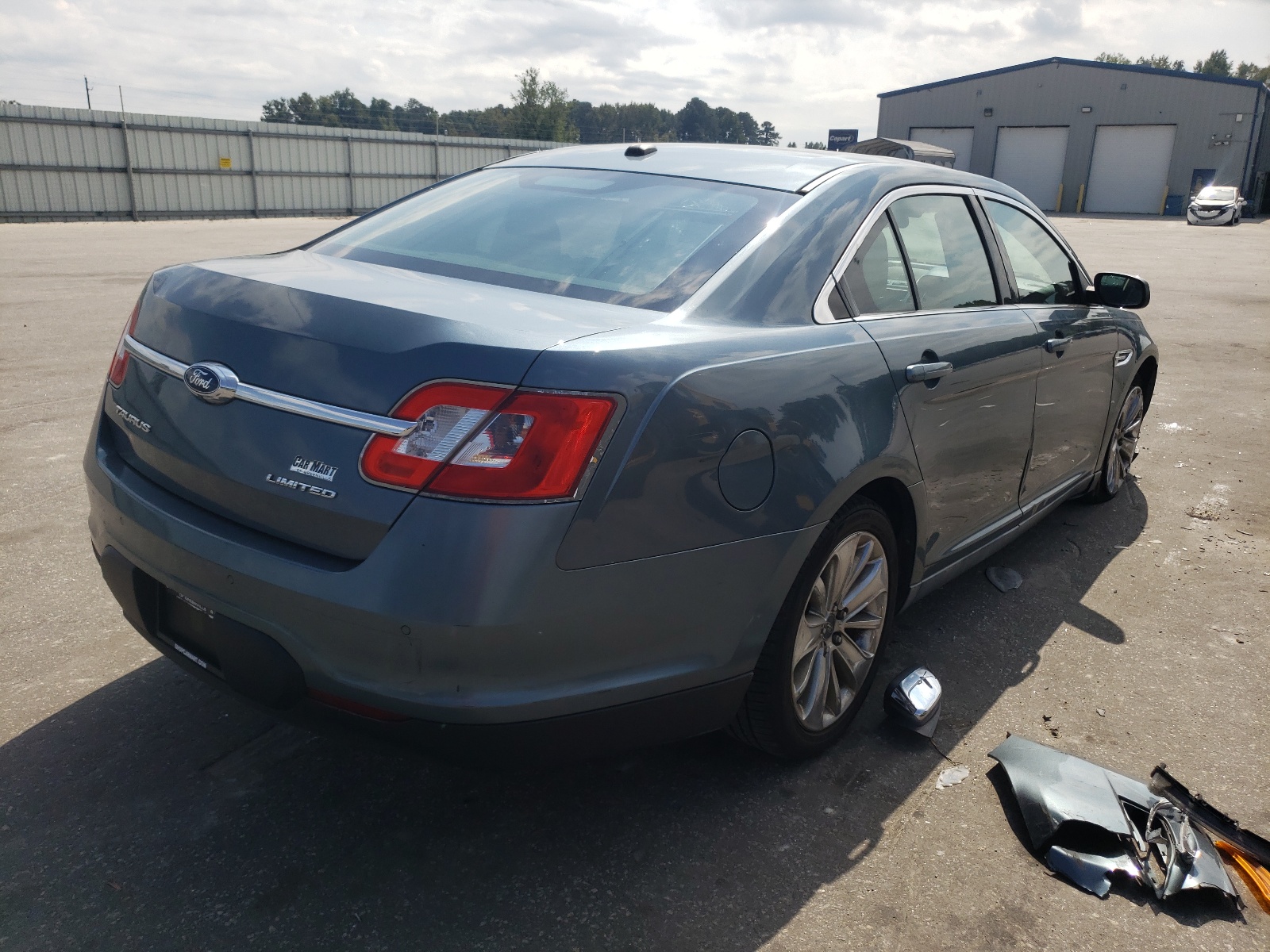 Zdjęcie 4 z aukcji – 2010 FORD TAURUS LIM z VIN 1FAHP2FW7AG161546