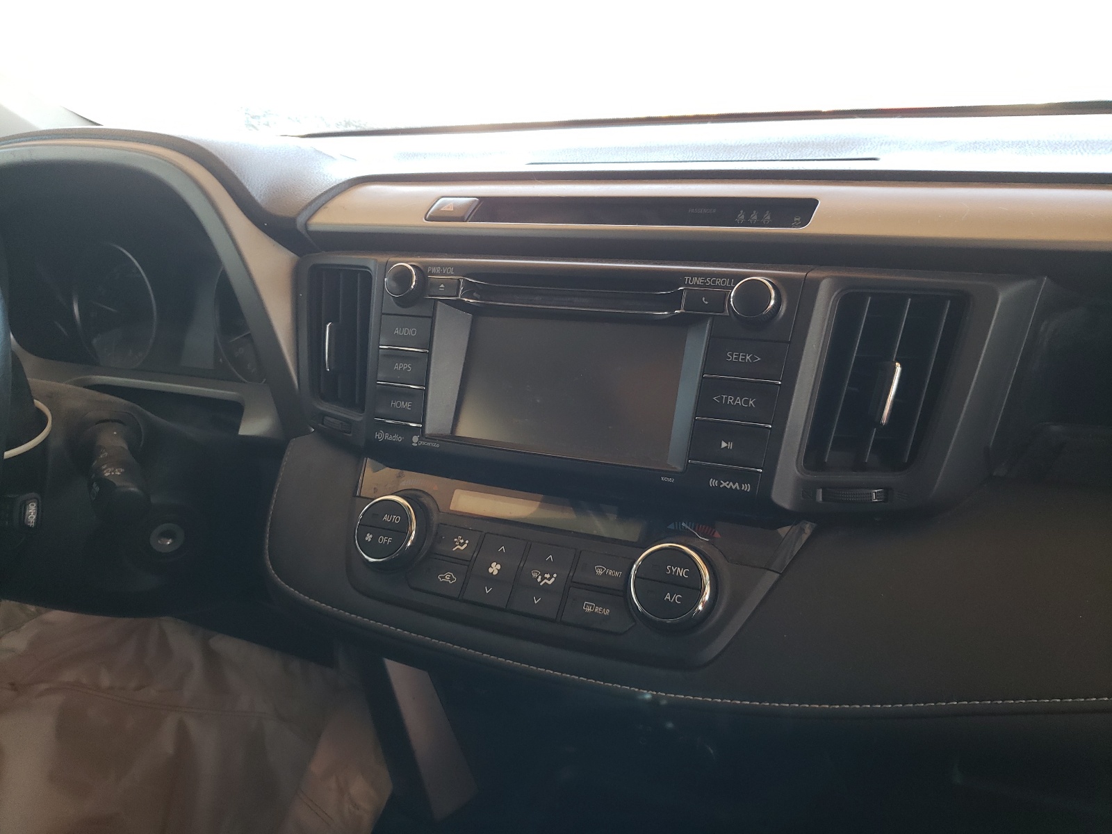 Photo 9 from auction – 2017 TOYOTA RAV4 XLE with VIN 2T3RFREV7HW578571
