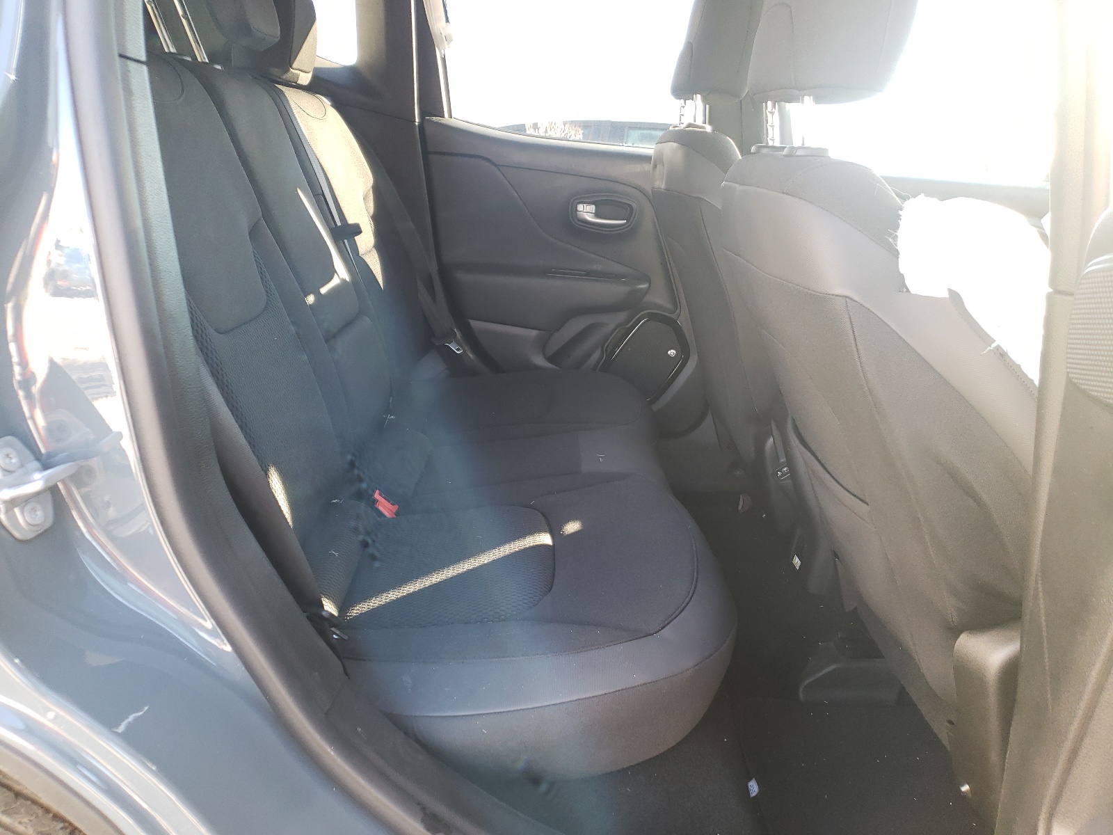 Photo 6 from auction – 2018 JEEP RENEGADE L with VIN ZACCJBBB9JPH81505