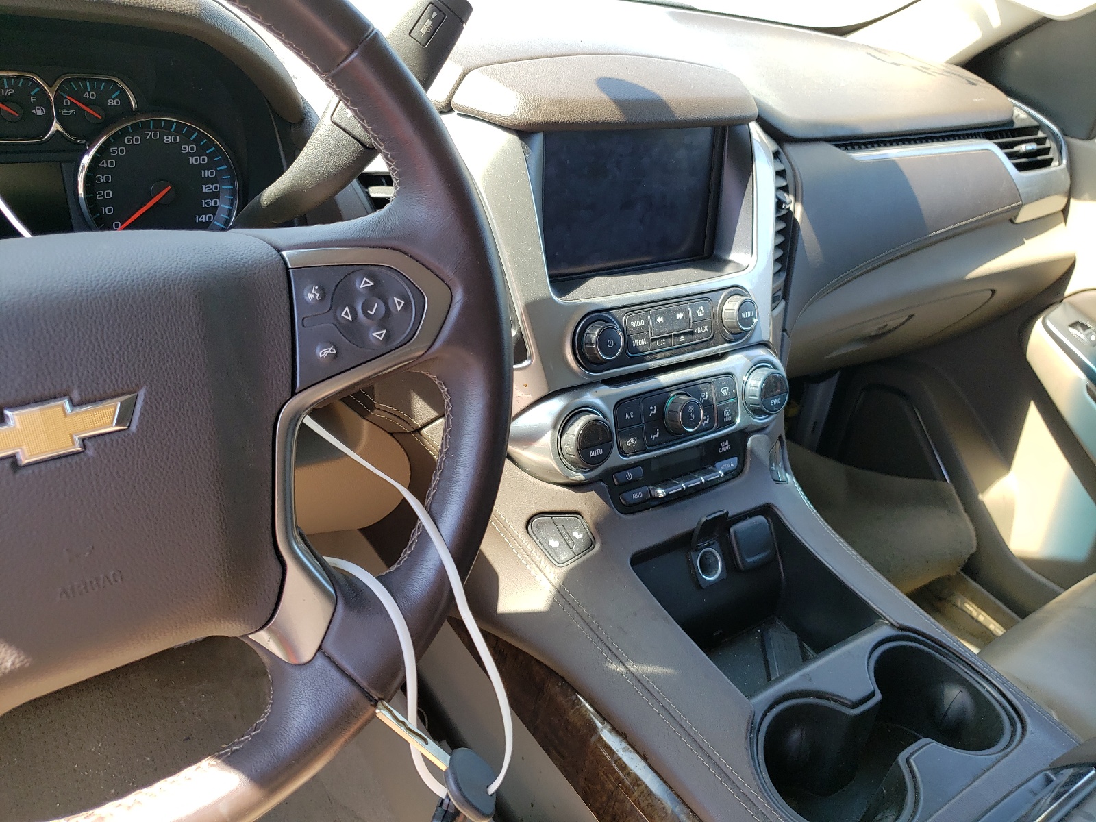 Photo 20 from auction – 2020 CHEVROLET SUBURBAN C with VIN 1GNSCHKC3LR121506