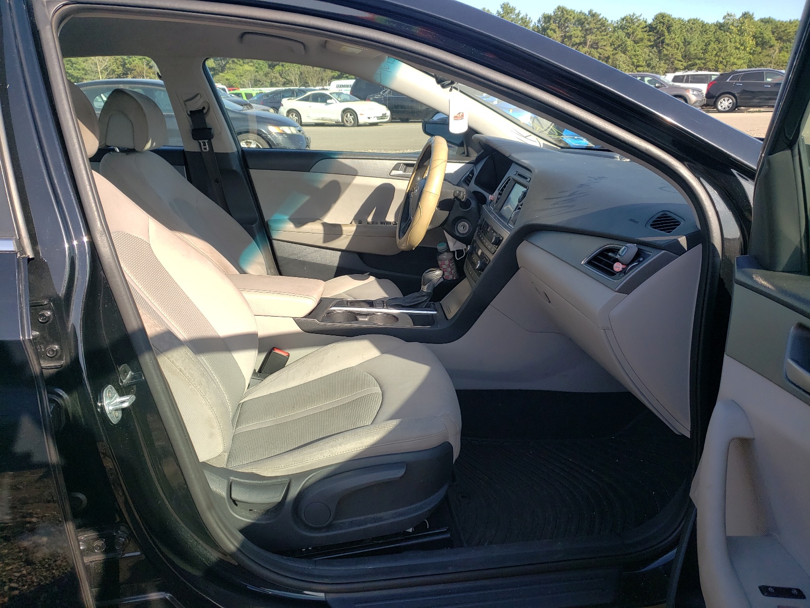 Photo 5 from auction – 2016 HYUNDAI SONATA SE with VIN 5NPE24AF7GH407367