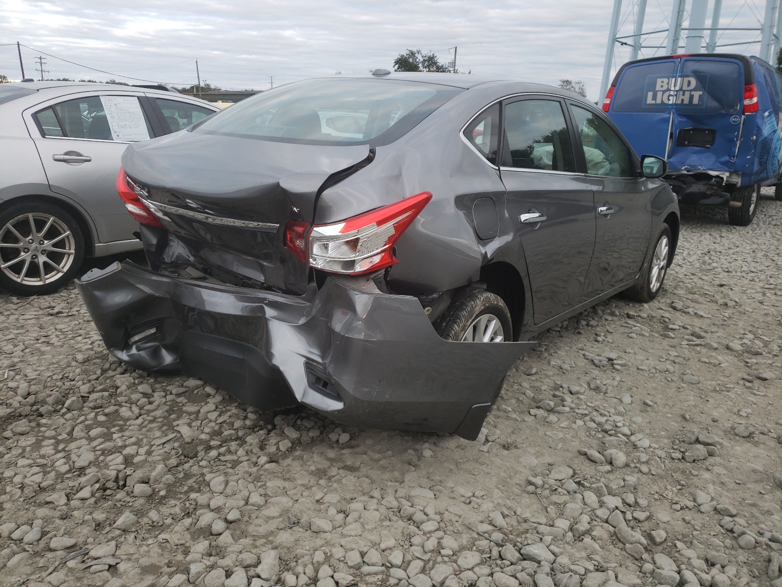 Photo 4 from auction – 2017 NISSAN SENTRA S with VIN 3N1AB7AP3HY374402