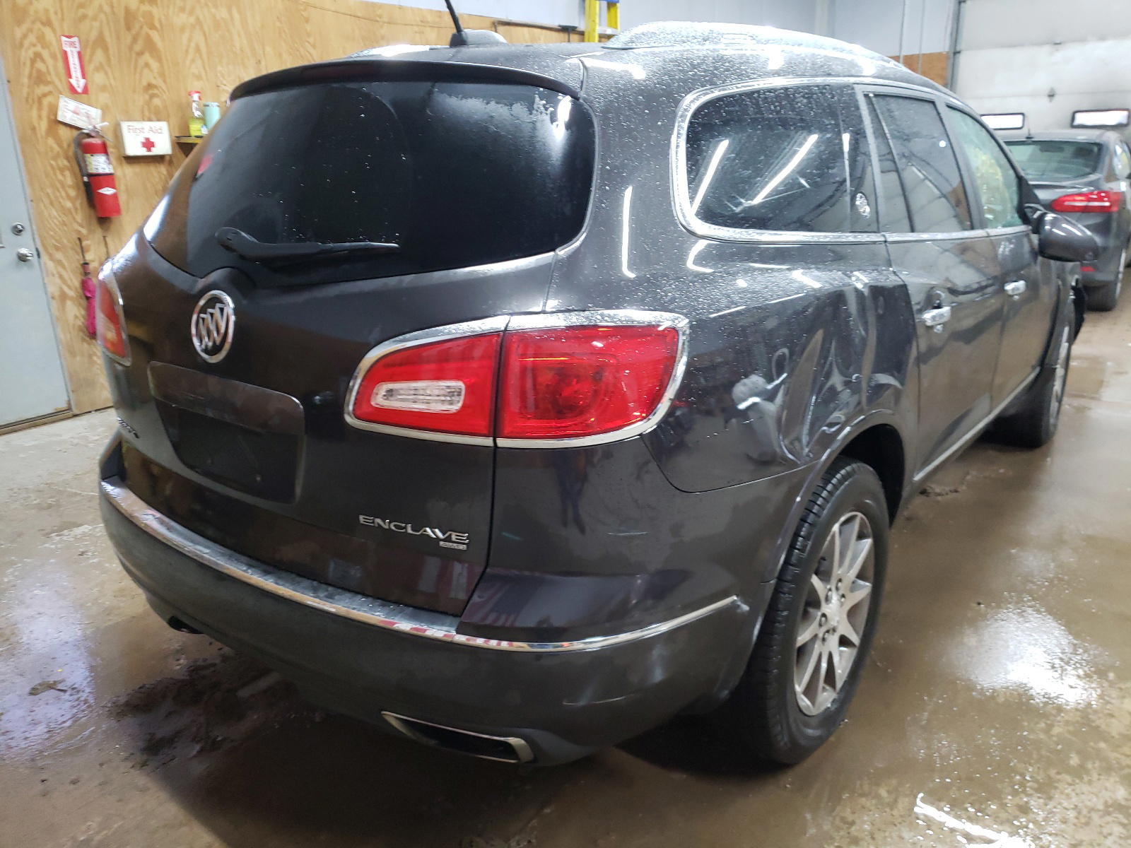 Photo 4 from auction – 2017 BUICK ENCLAVE with VIN 5GAKVBKD2HJ238543