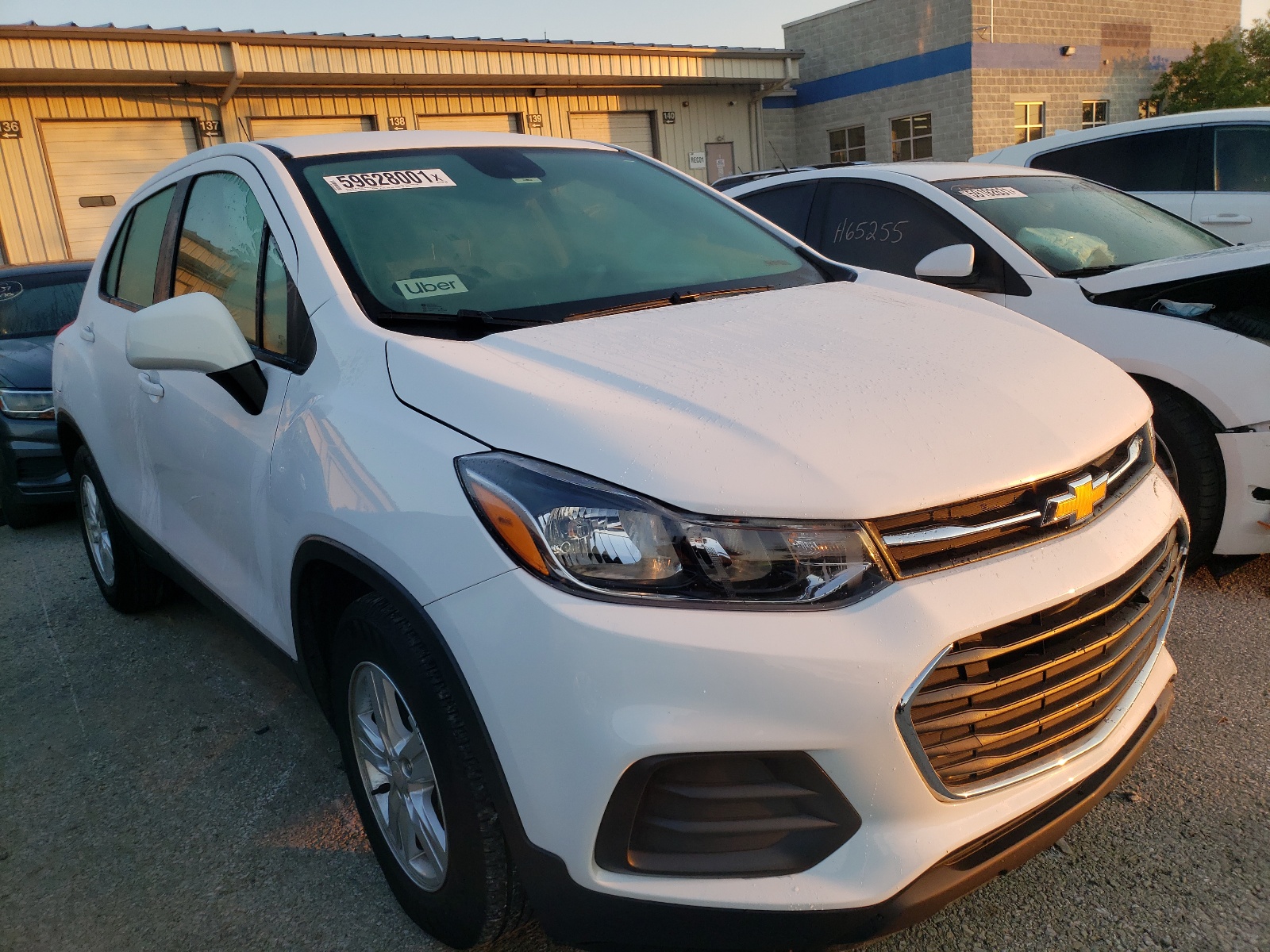 CHEVROLET TRAX LS 2019 with VIN 3GNCJKSB1KL389832 - Photo from auction
