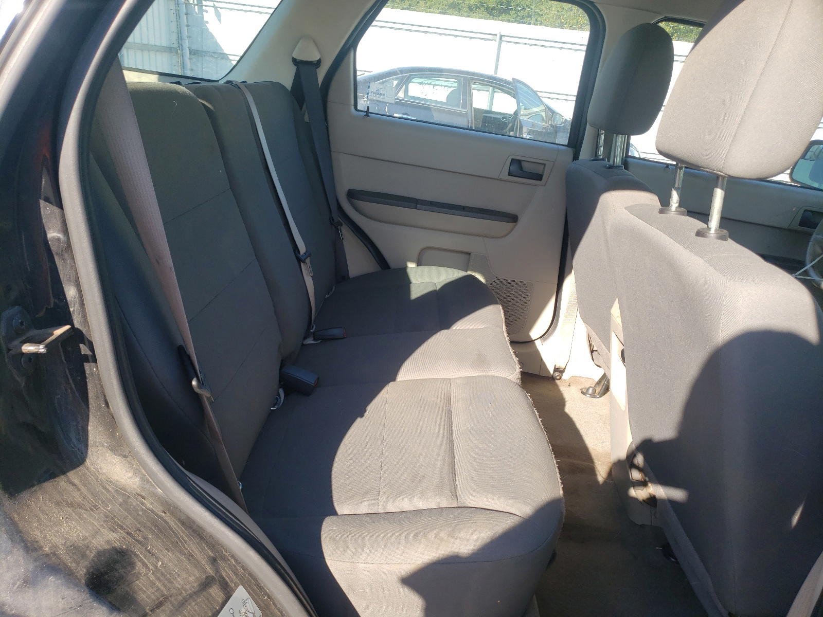 Photo 6 from auction – 2011 FORD ESCAPE XLS with VIN 1FMCU0C74BKA05506