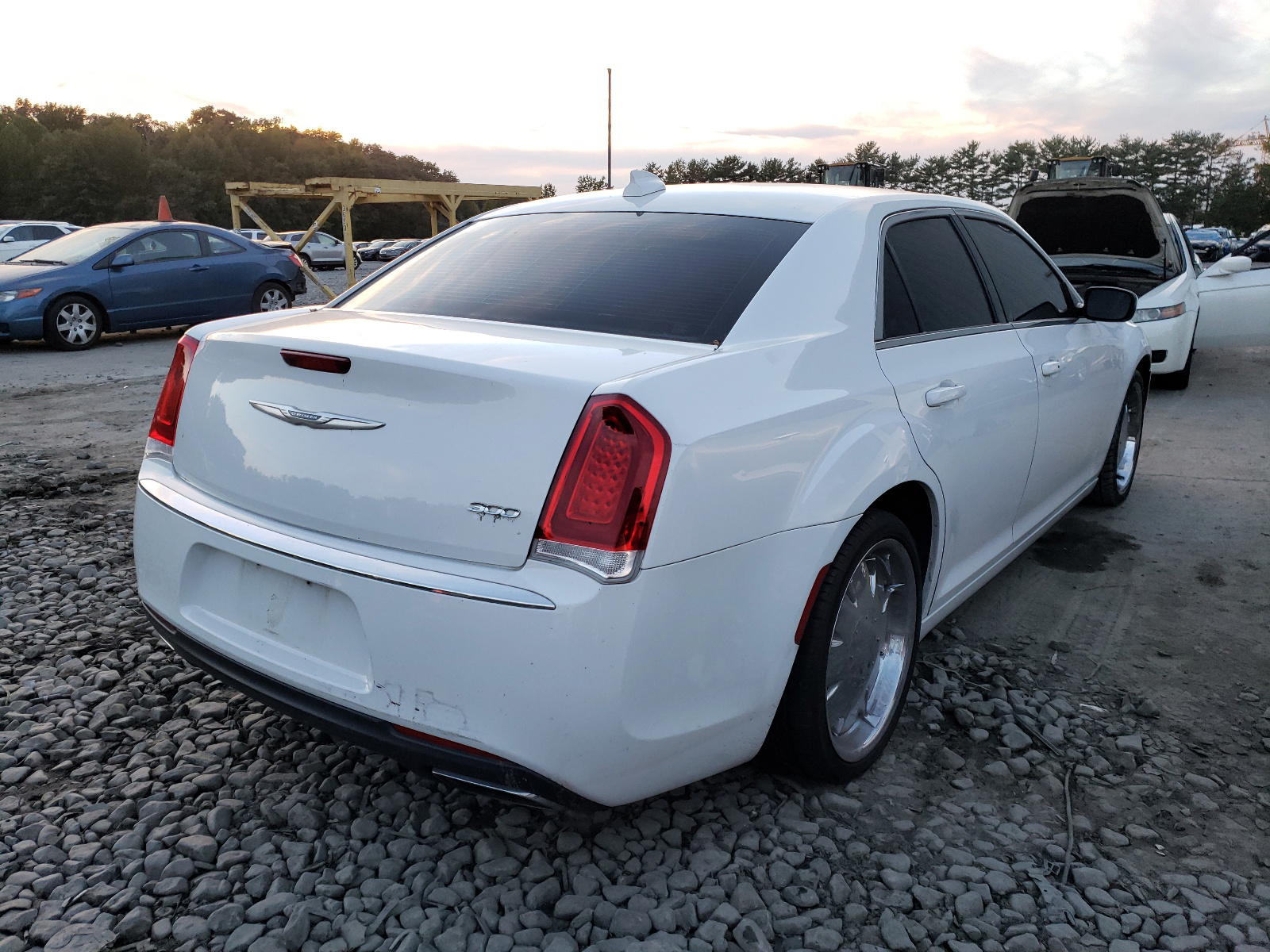 Photo 4 from auction – 2015 CHRYSLER 300 LIMITE with VIN 2C3CCAAG5FH929597