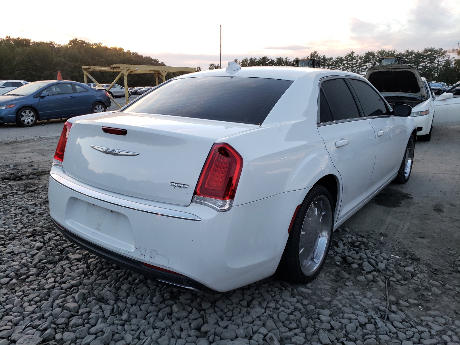 Zdjęcie 4 z aukcji – 2015 CHRYSLER 300 LIMITE z VIN 2C3CCAAG5FH929597