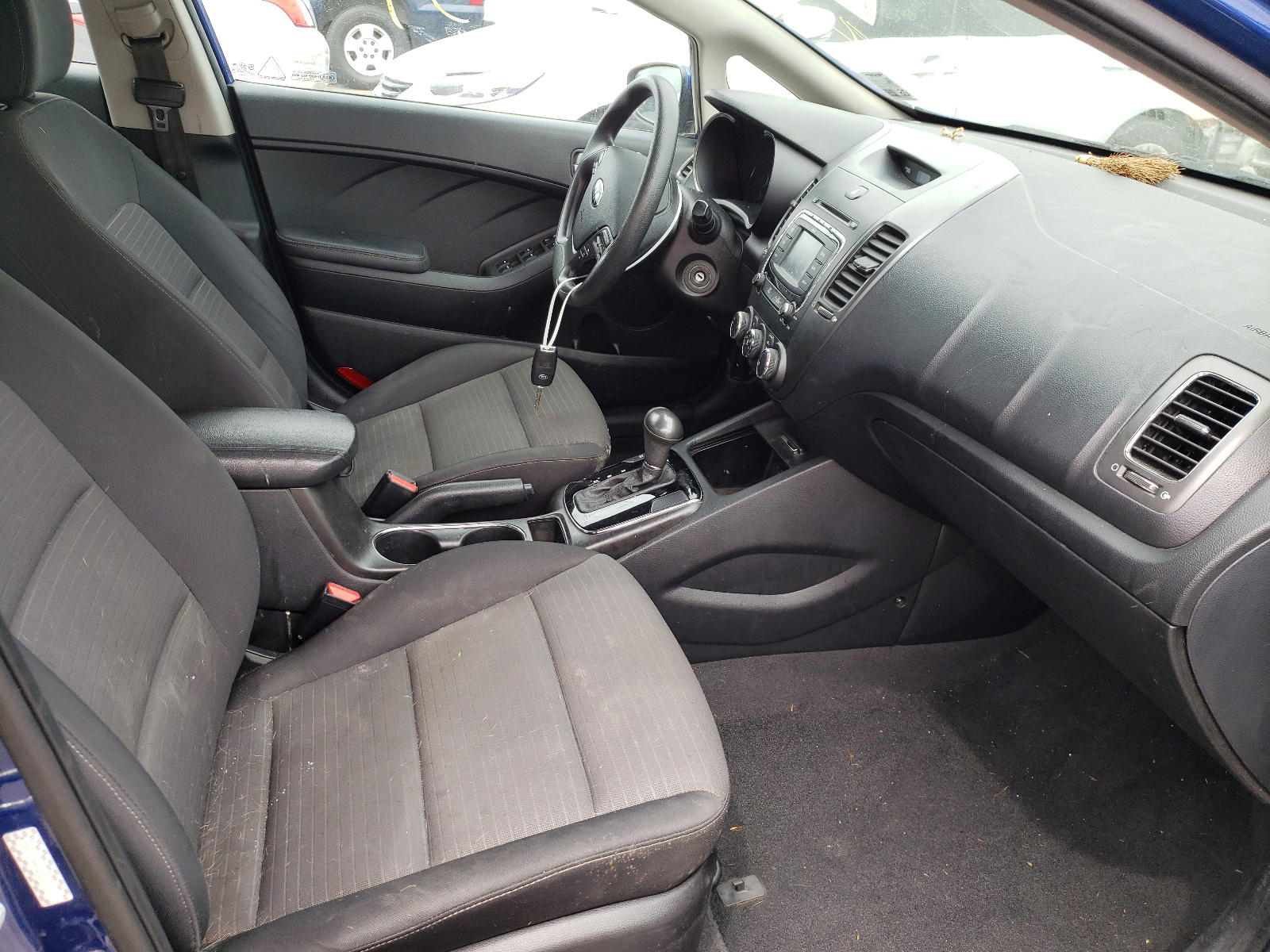 Photo 5 from auction – 2017 KIA FORTE LX with VIN 3KPFL4A76HE049114