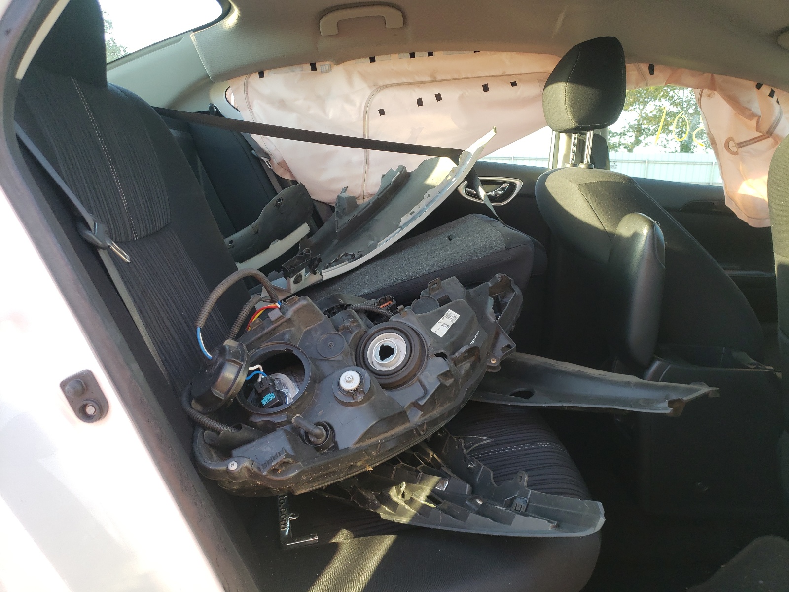 Photo 6 from auction – 2016 NISSAN SENTRA S with VIN 3N1AB7AP3GY331774