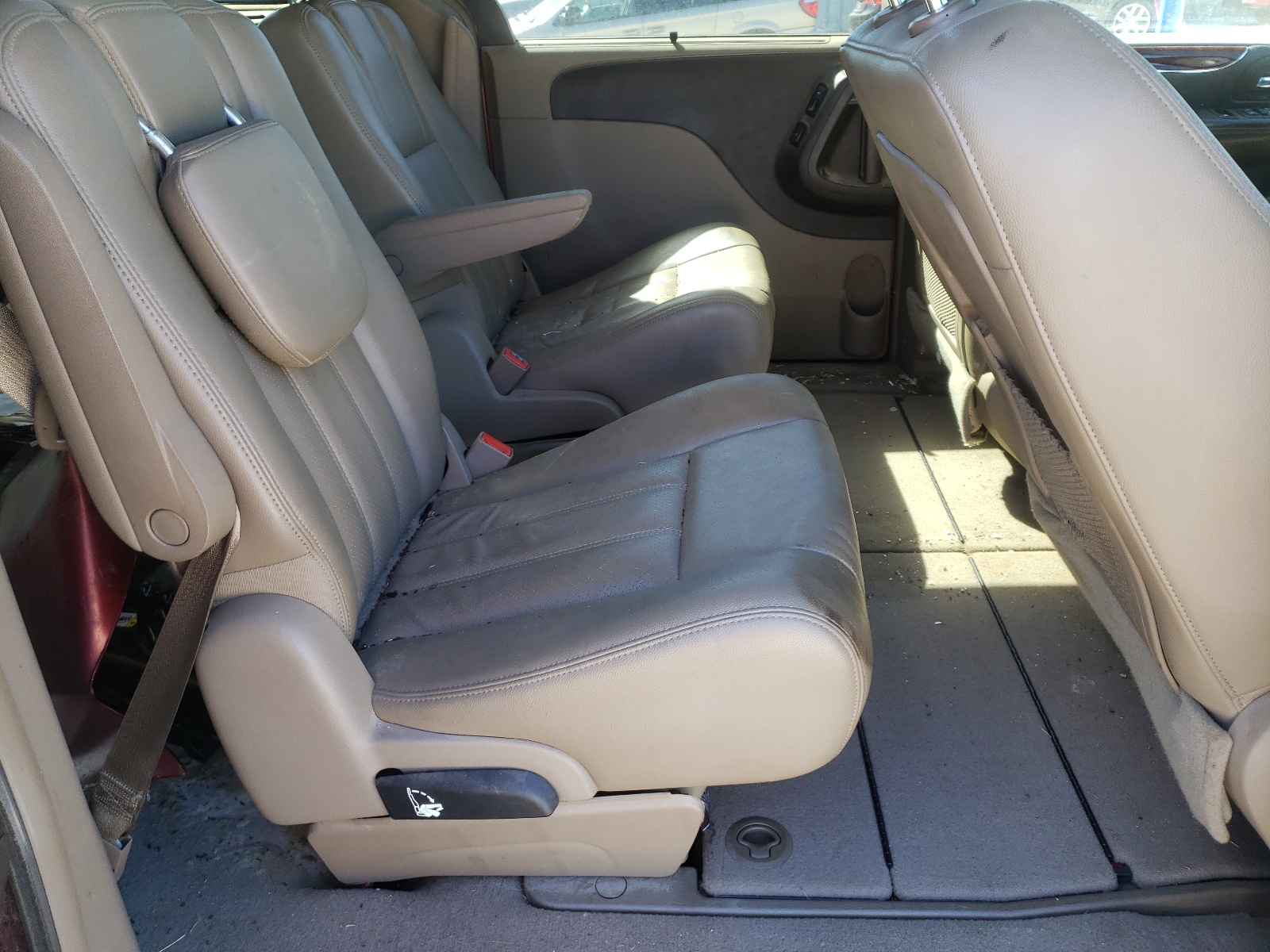 Photo 6 from auction – 2012 CHRYSLER TOWN & COU with VIN 2C4RC1CG9CR170882