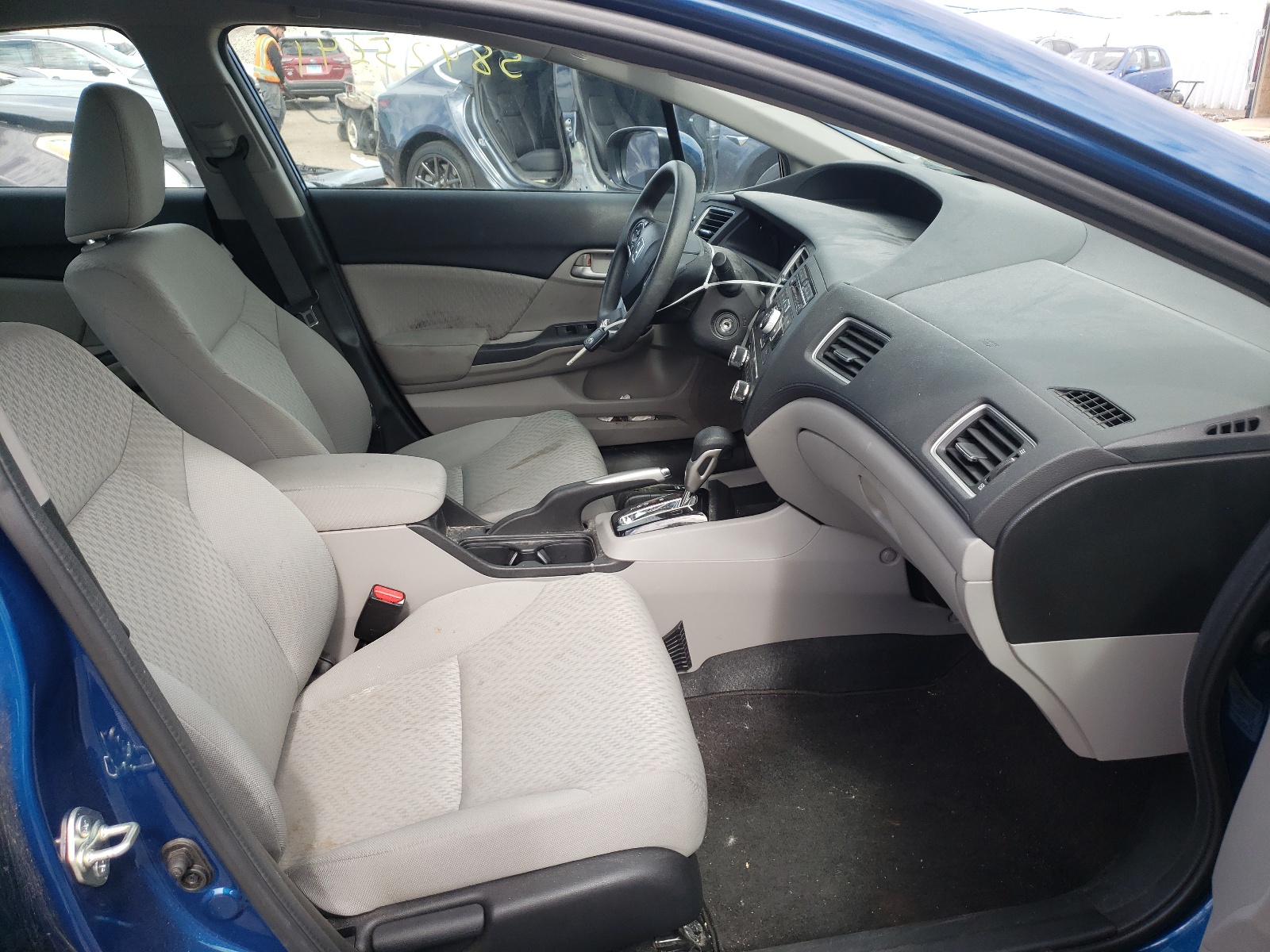 Photo 5 from auction – 2014 HONDA CIVIC LX with VIN 19XFB2F51EE040170