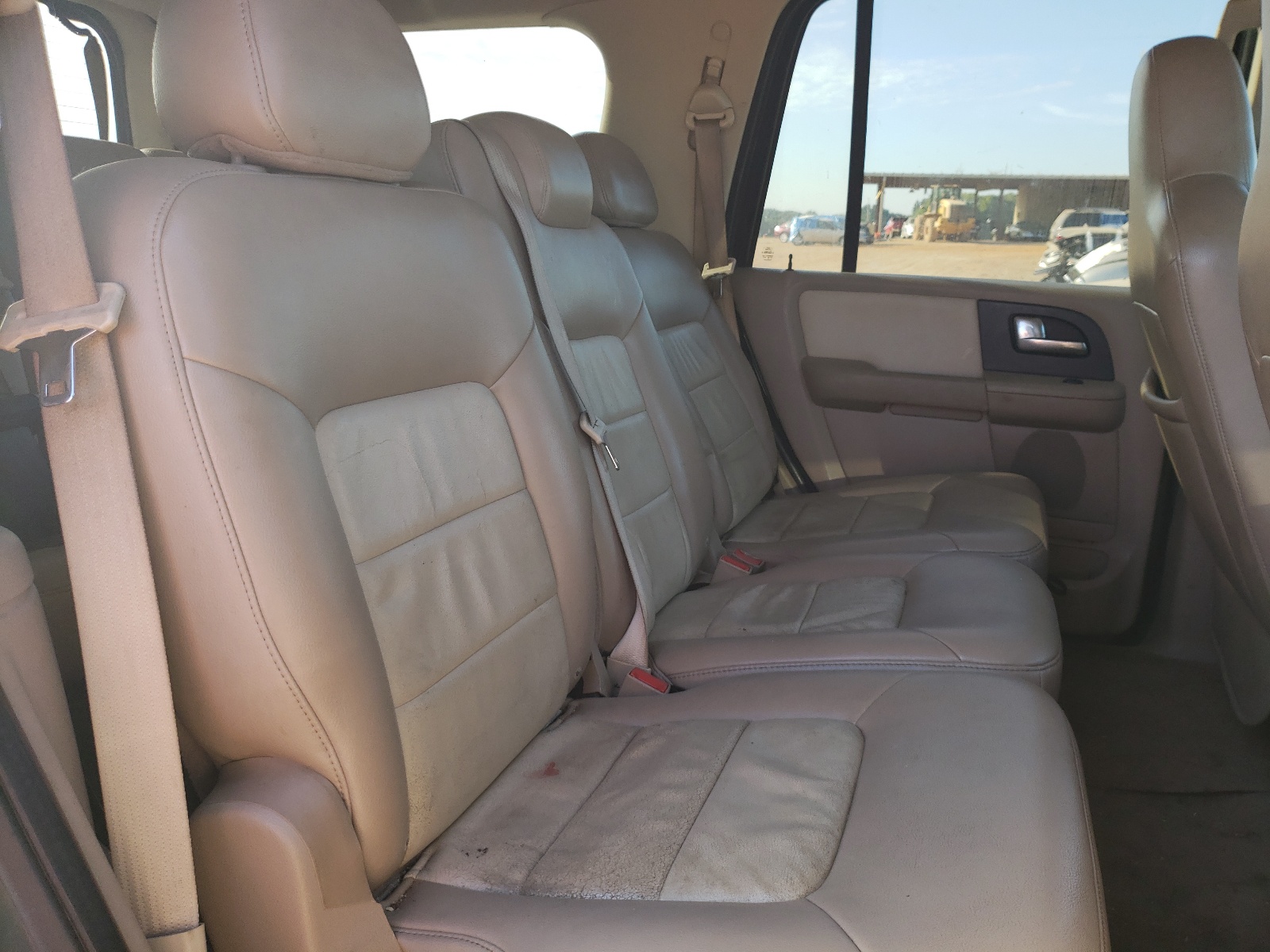 Photo 6 from auction – 2004 FORD EXPEDITION with VIN 1FMFU17L84LB12114