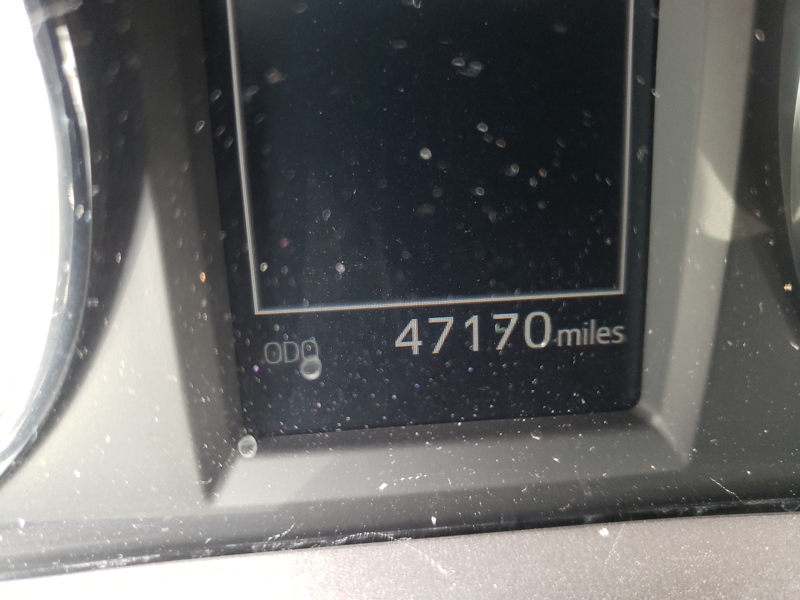 Photo 8 from auction – 2017 TOYOTA RAV4 HV LE with VIN JTMRJREV5HD079649
