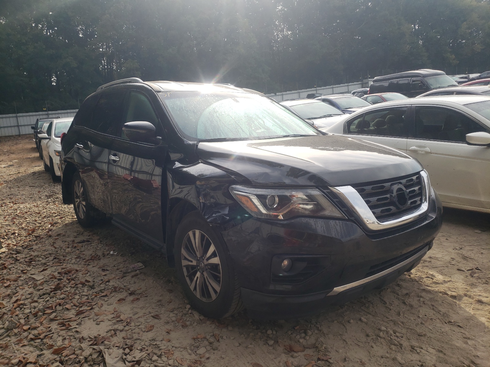 NISSAN PATHFINDER 2018 with VIN 5N1DR2MMXJC616428 - Photo from auction