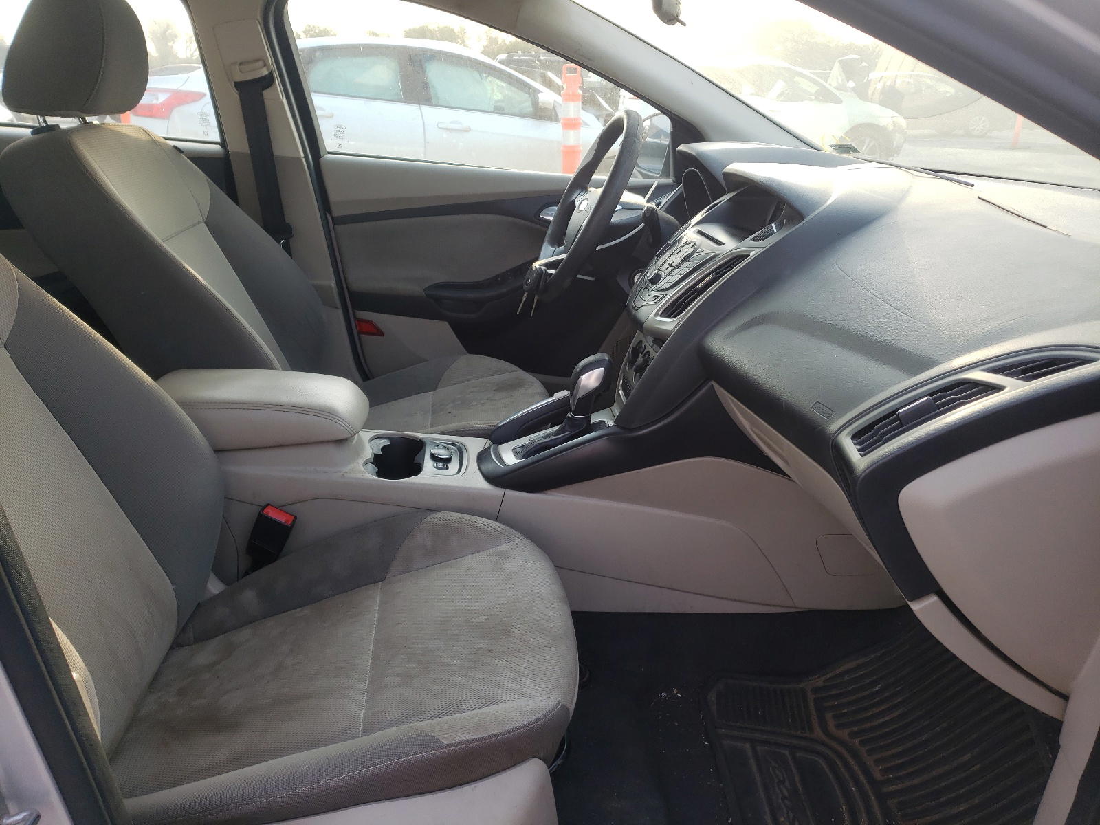Photo 5 from auction – 2014 FORD FOCUS SE with VIN 1FADP3K23EL161628