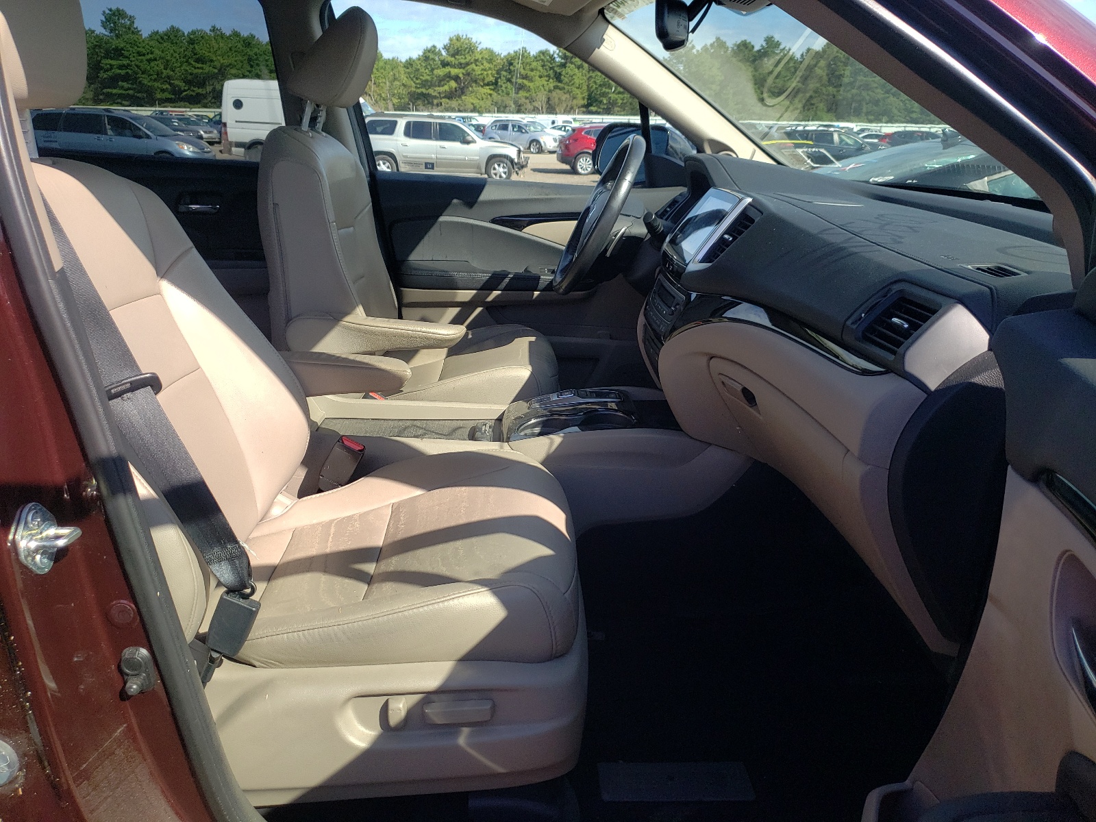 Photo 5 from auction – 2017 HONDA PILOT TOUR with VIN 5FNYF6H94HB039422
