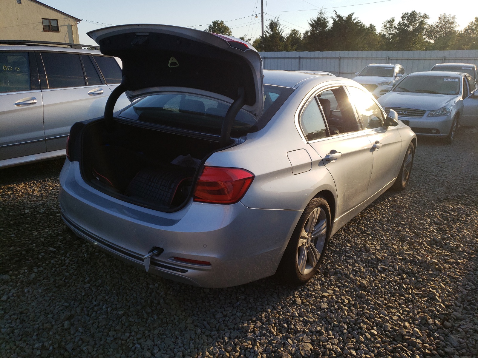 Foto 4 de la subasta – 2018 BMW 330 XI con VIN WBA8D9G52JNU67211