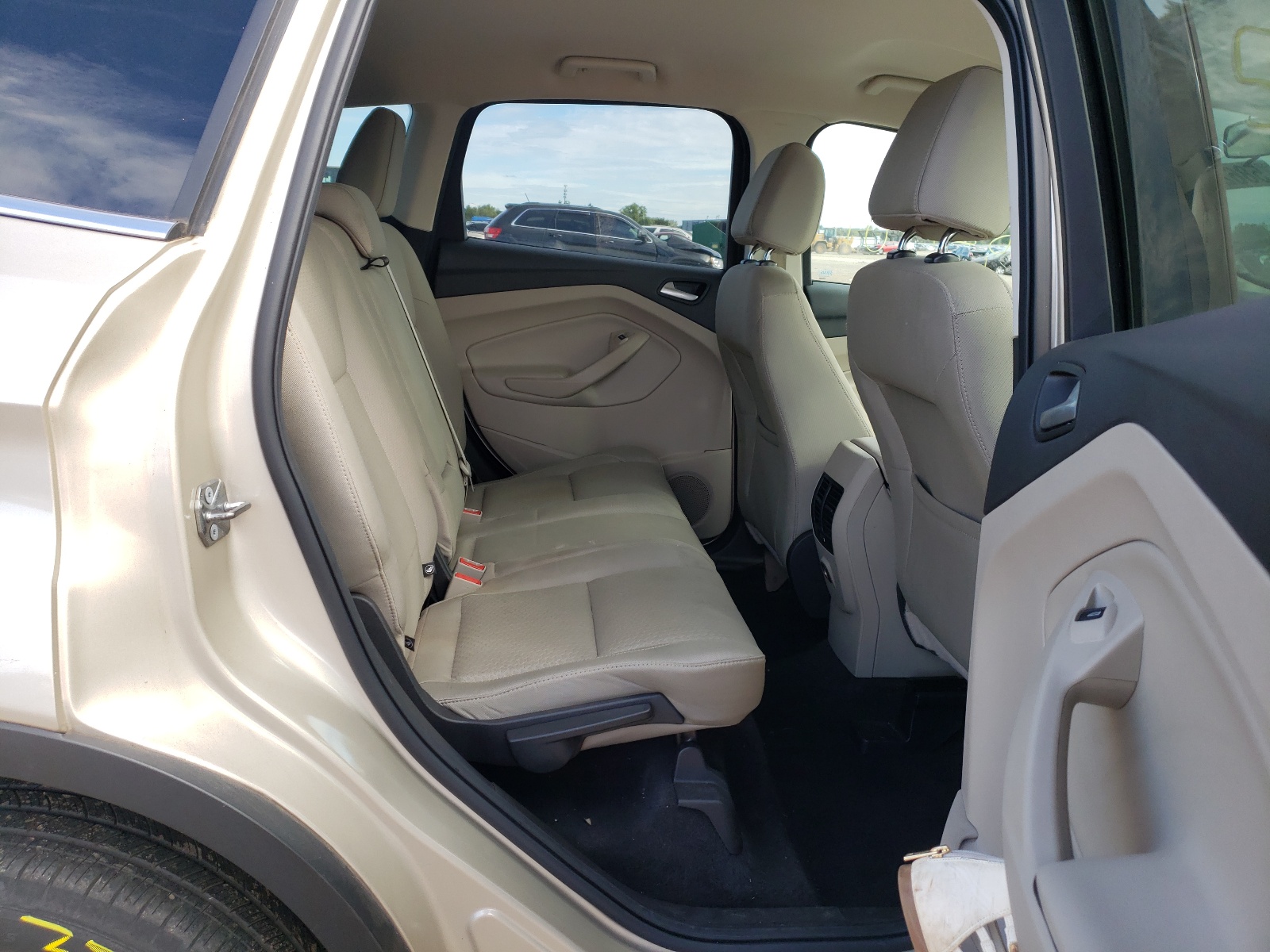 Photo 6 from auction – 2017 FORD ESCAPE SE with VIN 1FMCU0GD8HUE53230