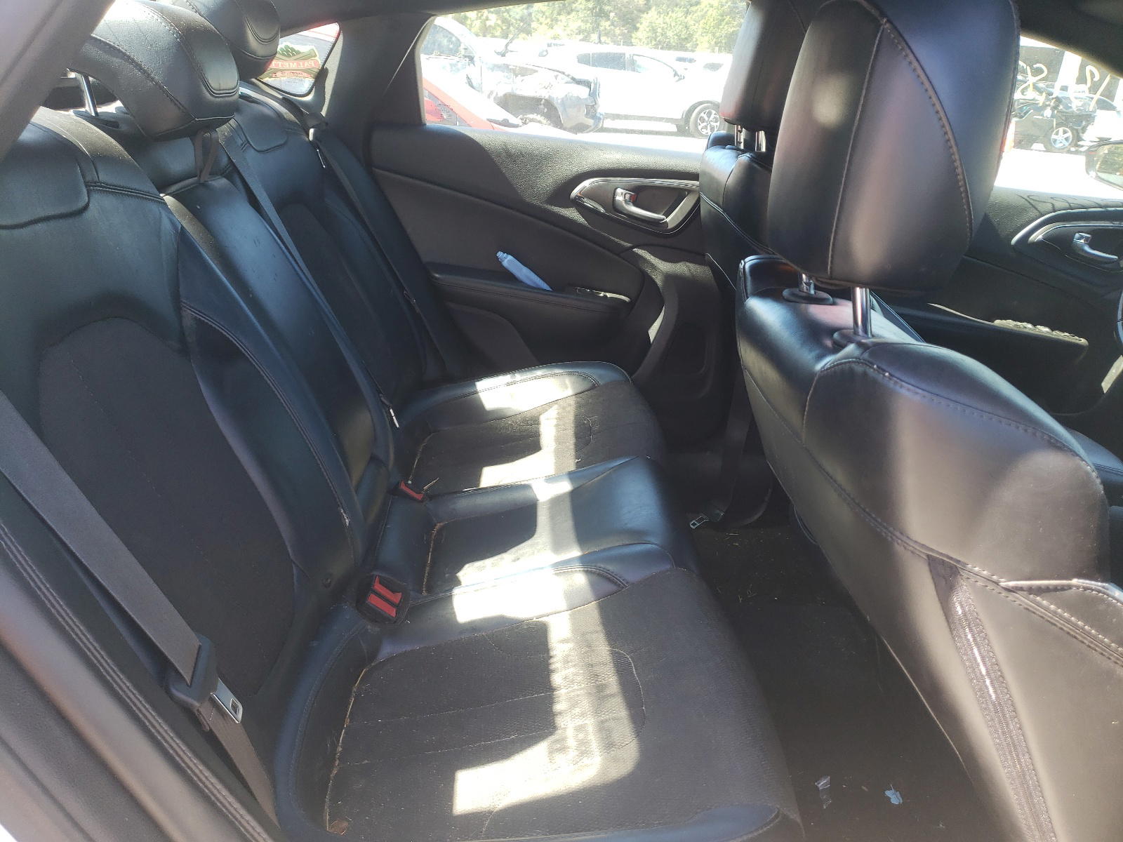 Photo 6 from auction – 2015 CHRYSLER 200 S with VIN 1C3CCCBB9FN533842