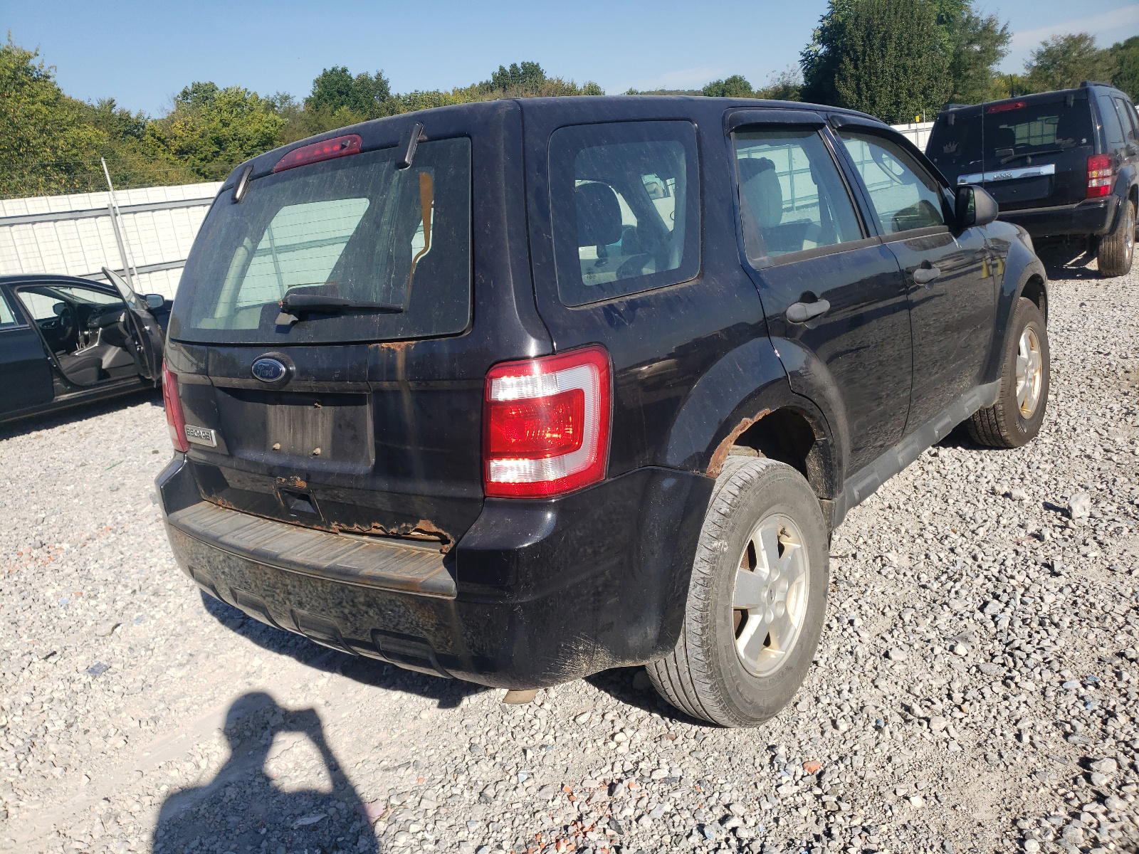 Photo 4 from auction – 2011 FORD ESCAPE XLS with VIN 1FMCU0C74BKA05506