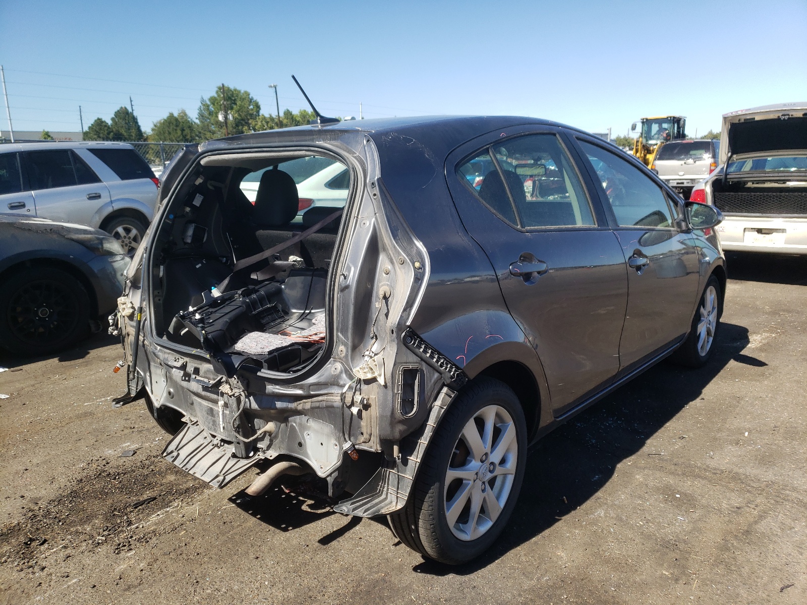 Photo 4 from auction – 2013 TOYOTA PRIUS C with VIN JTDKDTB34D1053628
