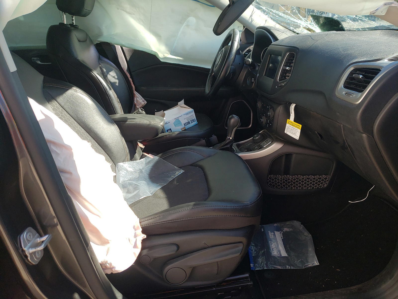 Photo 5 from auction – 2019 JEEP COMPASS LA with VIN 3C4NJDBB6KT594026