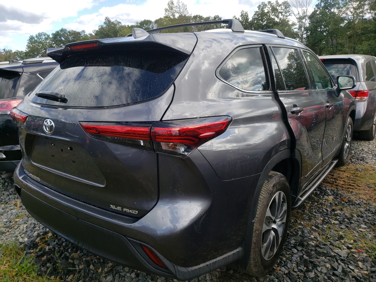 Photo 4 from auction – 2021 TOYOTA HIGHLANDER with VIN 5TDGZRBH3MS104142