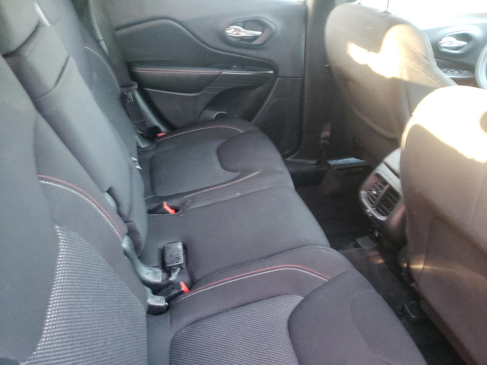 Photo 6 from auction – 2017 JEEP CHEROKEE L with VIN 1C4PJMCB2HW555945