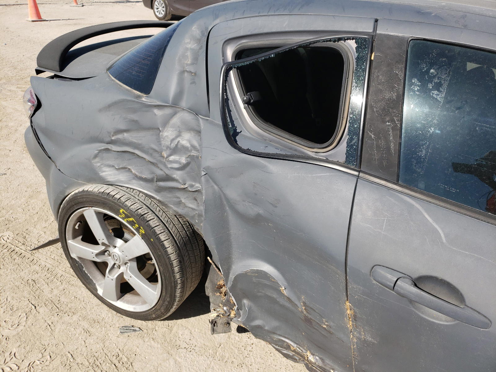 Photo 9 from auction – 2006 MAZDA RX8 with VIN JM1FE173860200859