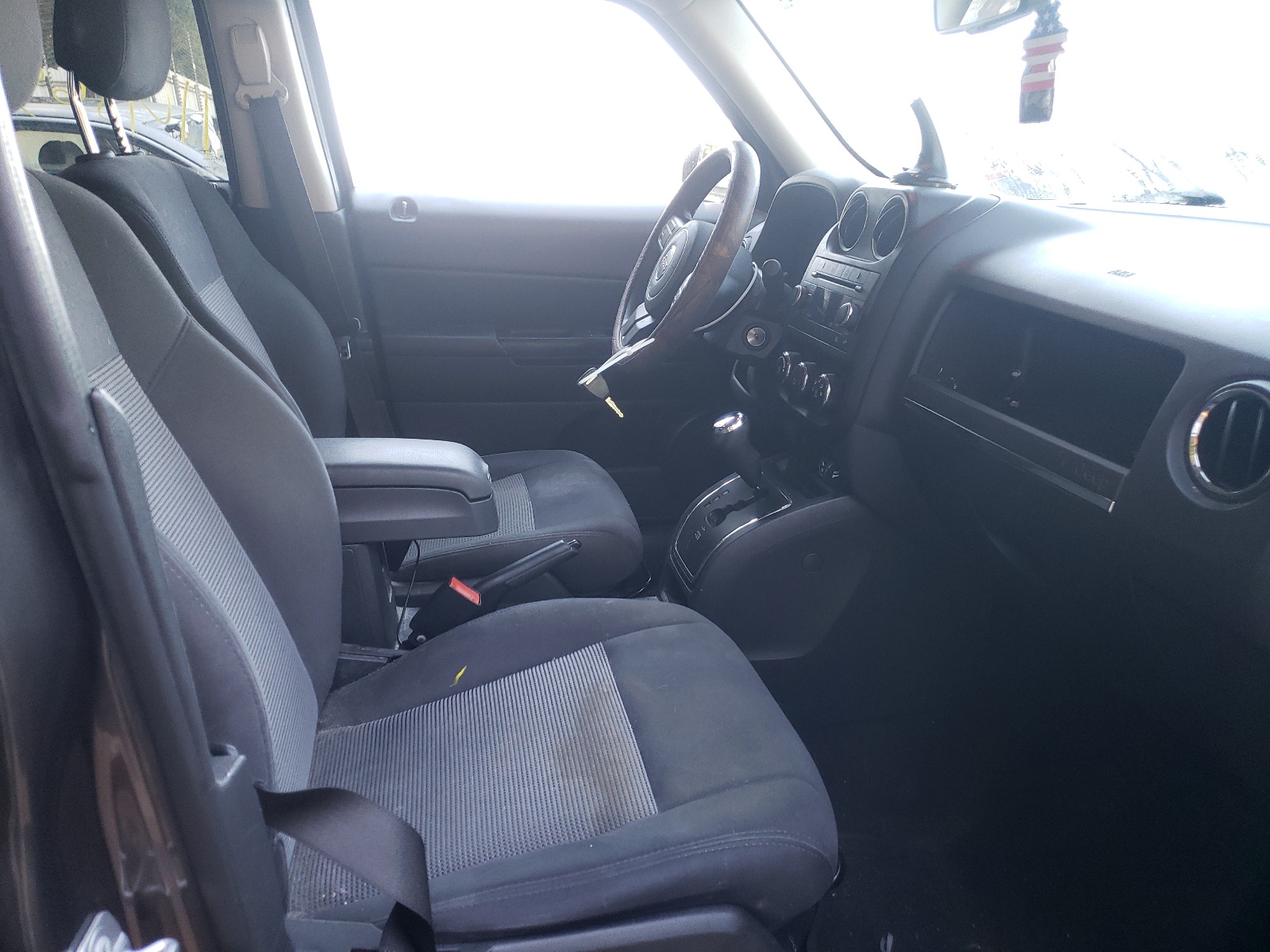 Photo 5 from auction – 2016 JEEP PATRIOT SP with VIN 1C4NJPBA4GD609290