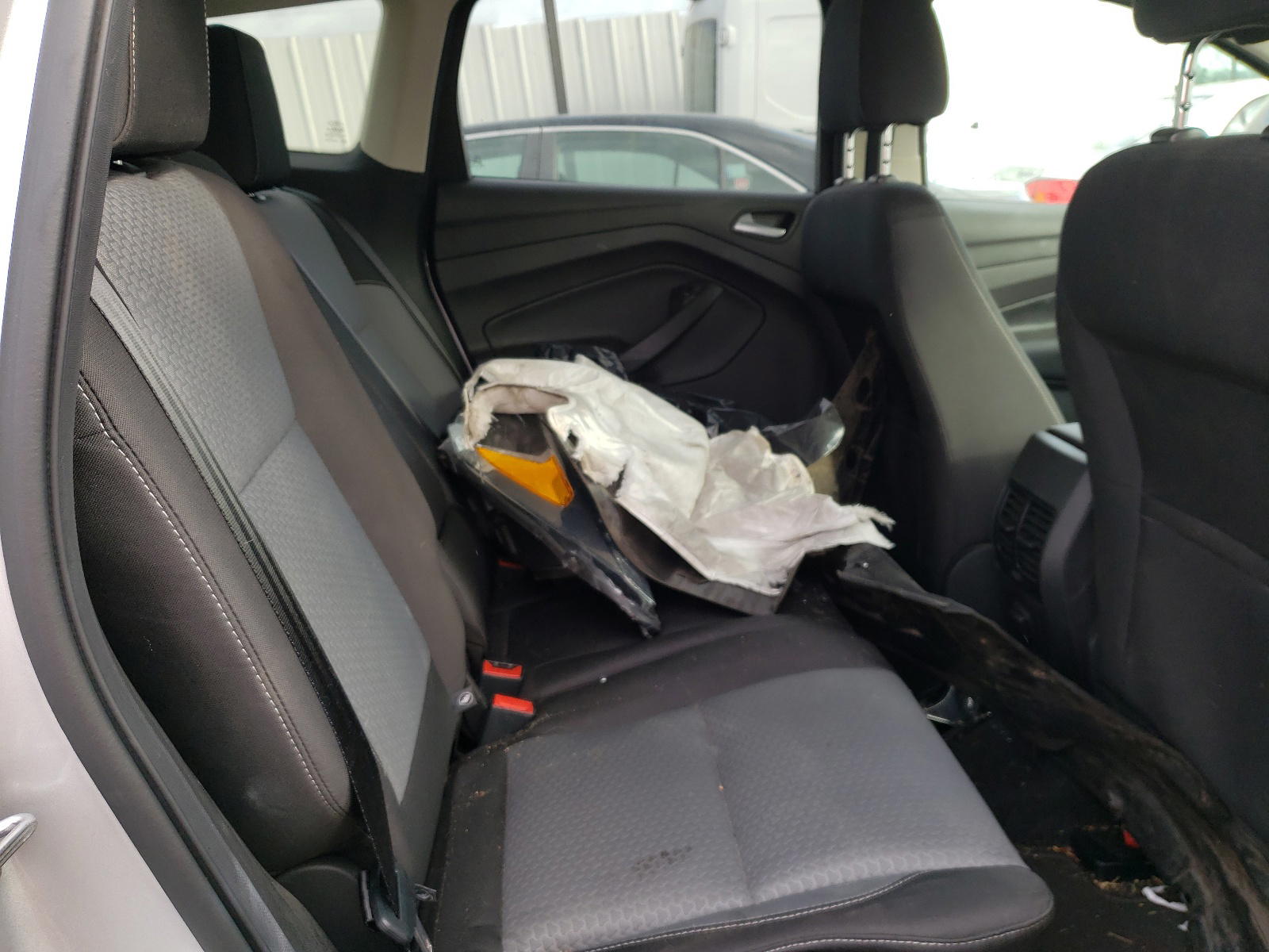 Photo 6 from auction – 2017 FORD ESCAPE SE with VIN 1FMCU9GD1HUC04207