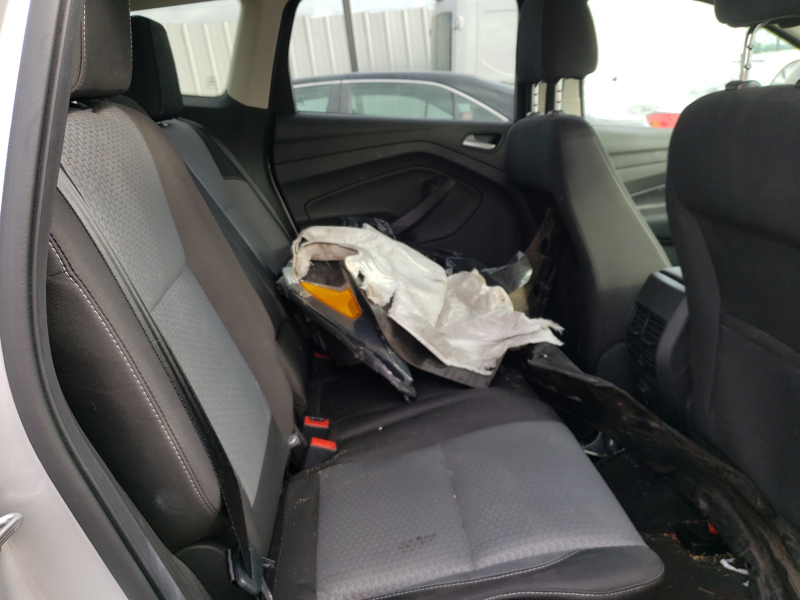 Zdjęcie 6 z aukcji – 2017 FORD ESCAPE SE z VIN 1FMCU9GD1HUC04207